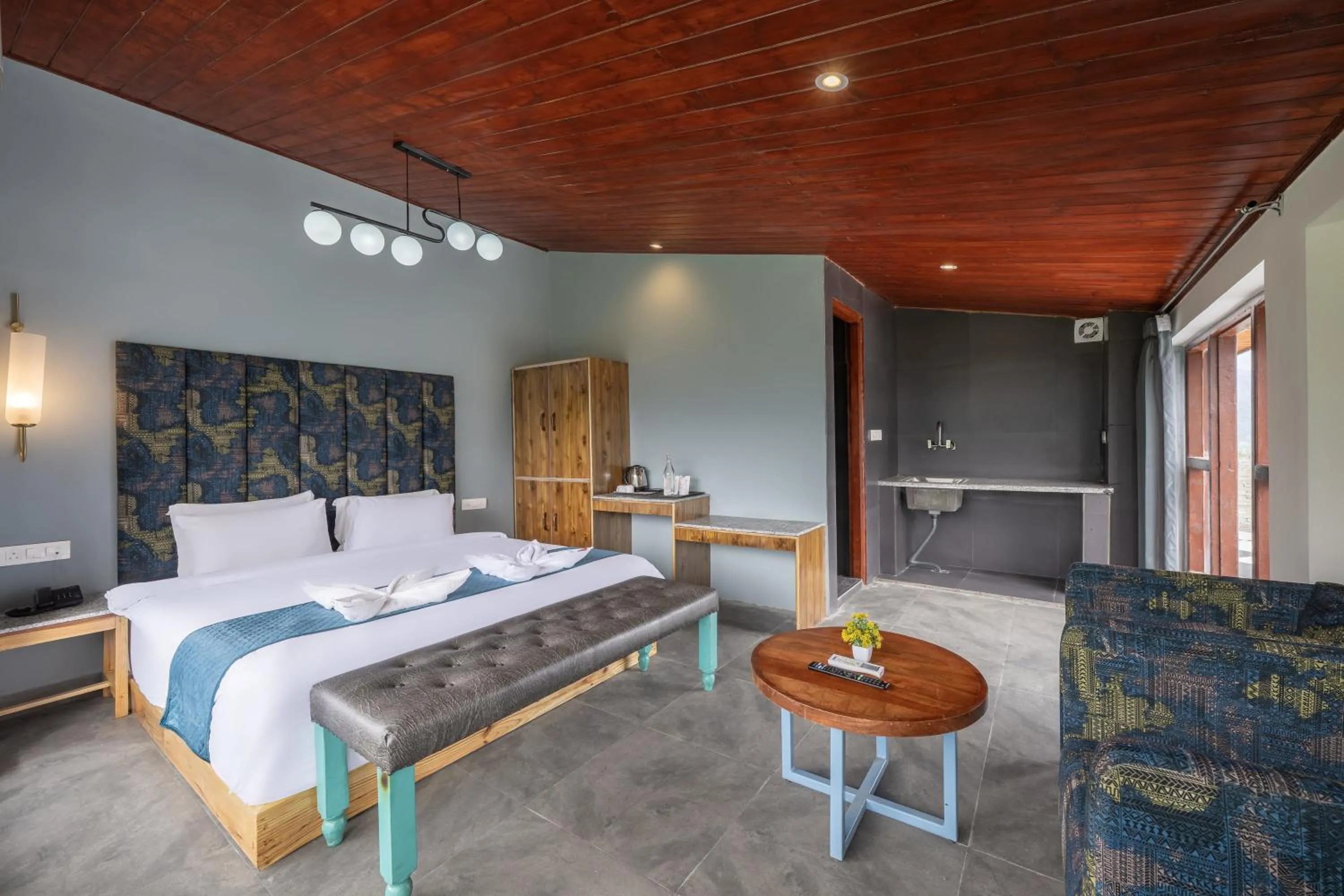 Bed in Echor Himalayan Aurum Manali