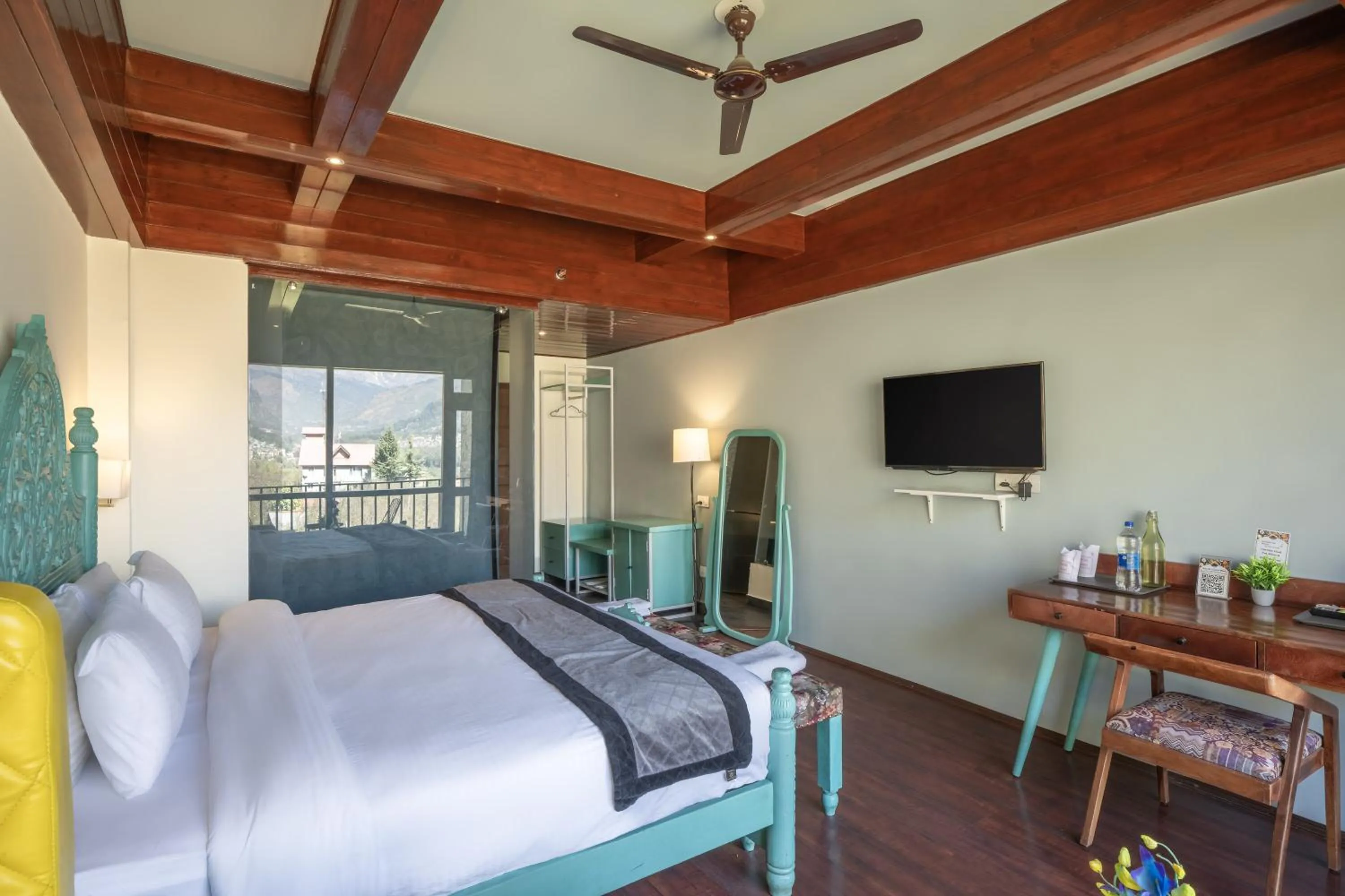 Bed in Echor Himalayan Aurum Manali