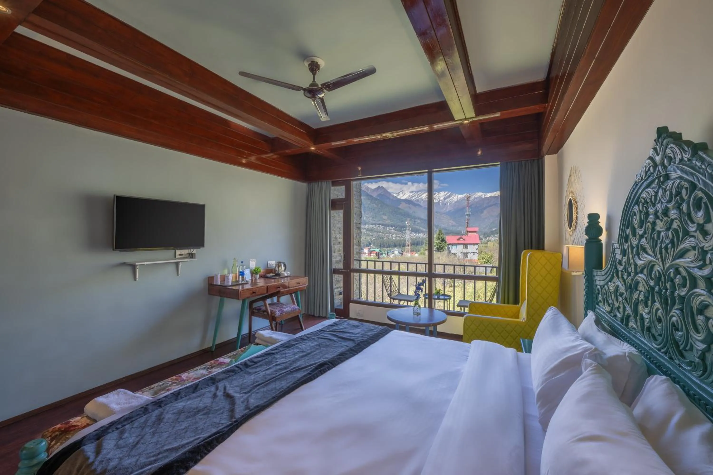 Bed in Echor Himalayan Aurum Manali