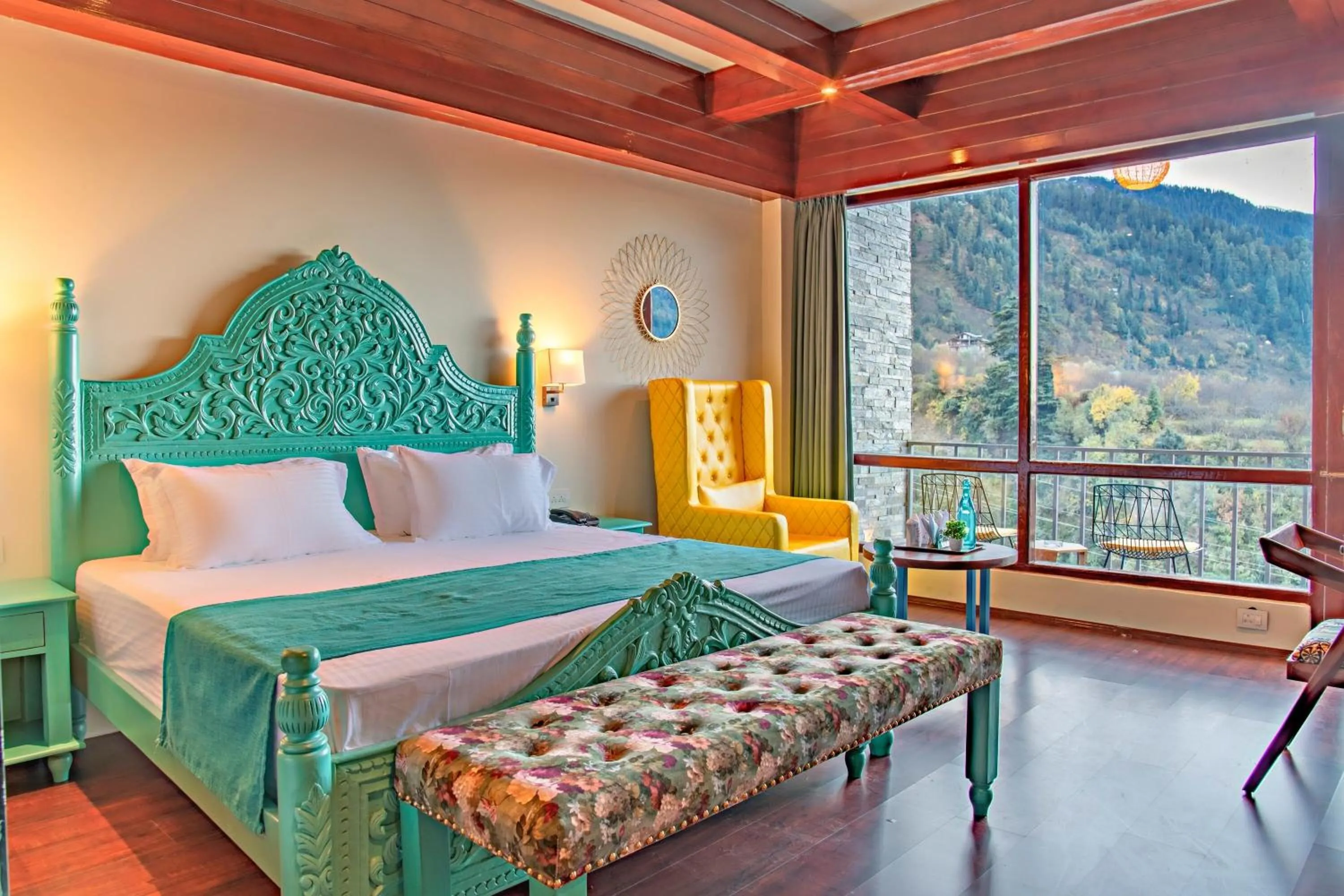 Bed in Echor Himalayan Aurum Manali