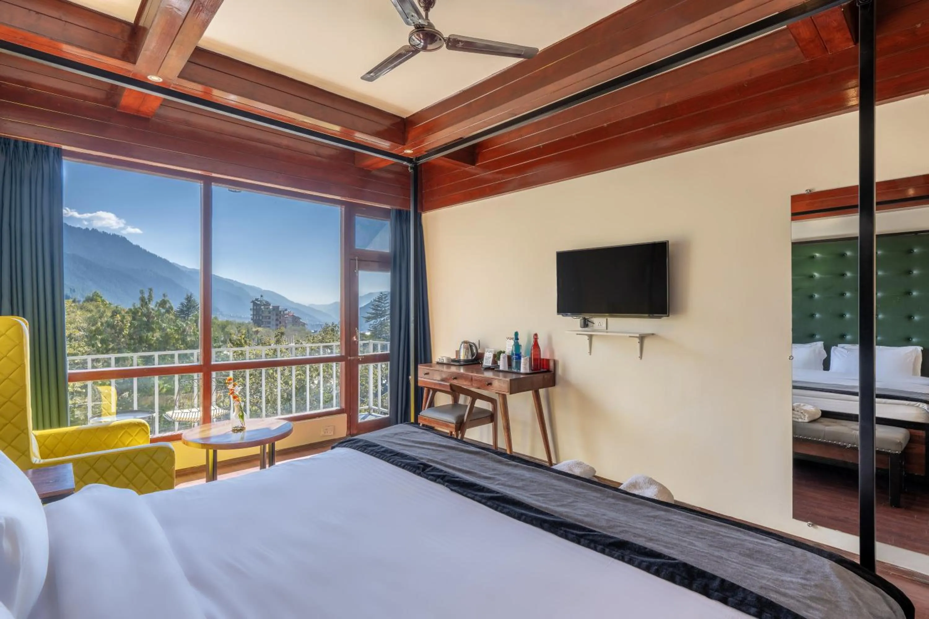 Bed in Echor Himalayan Aurum Manali