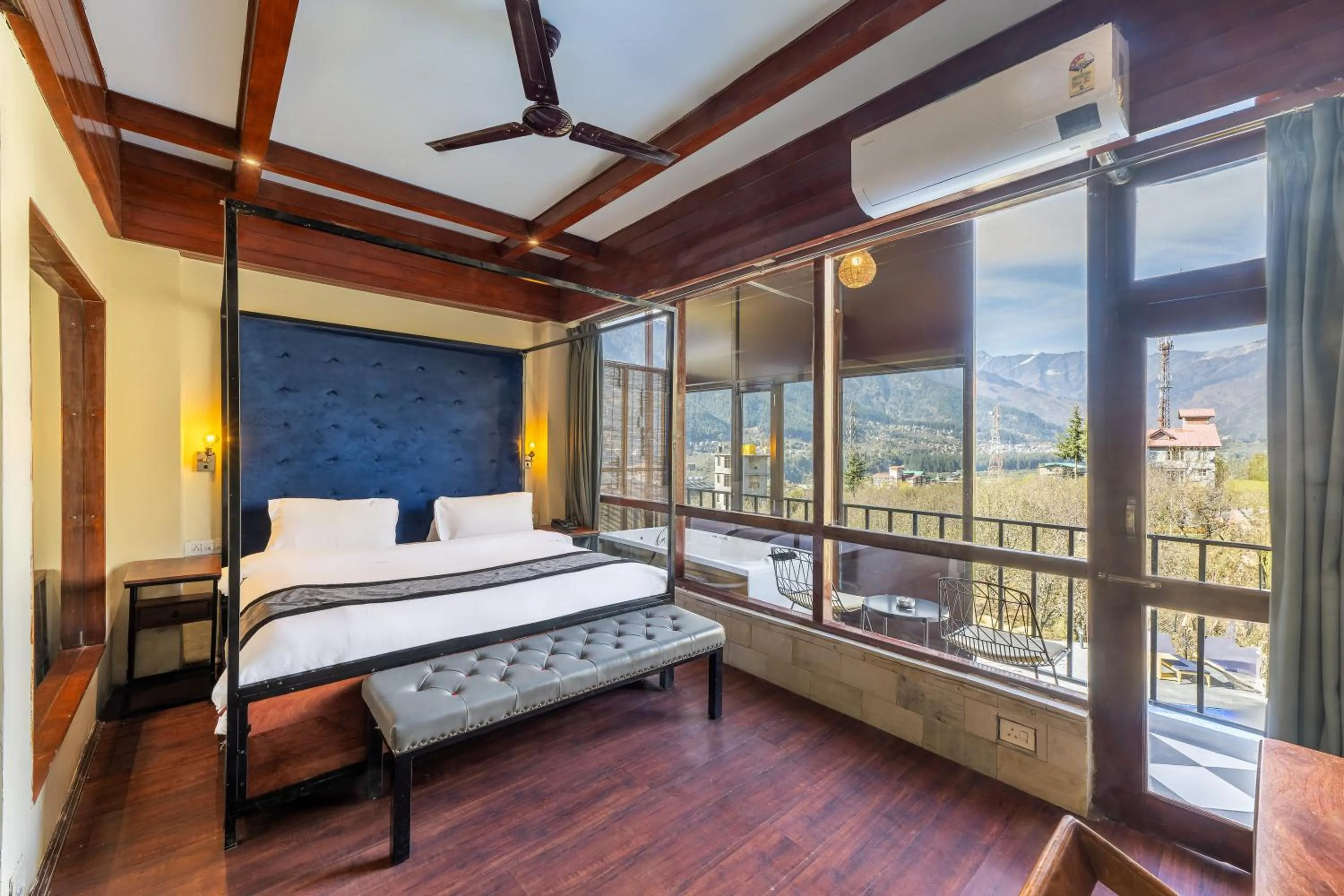 Bed in Echor Himalayan Aurum Manali