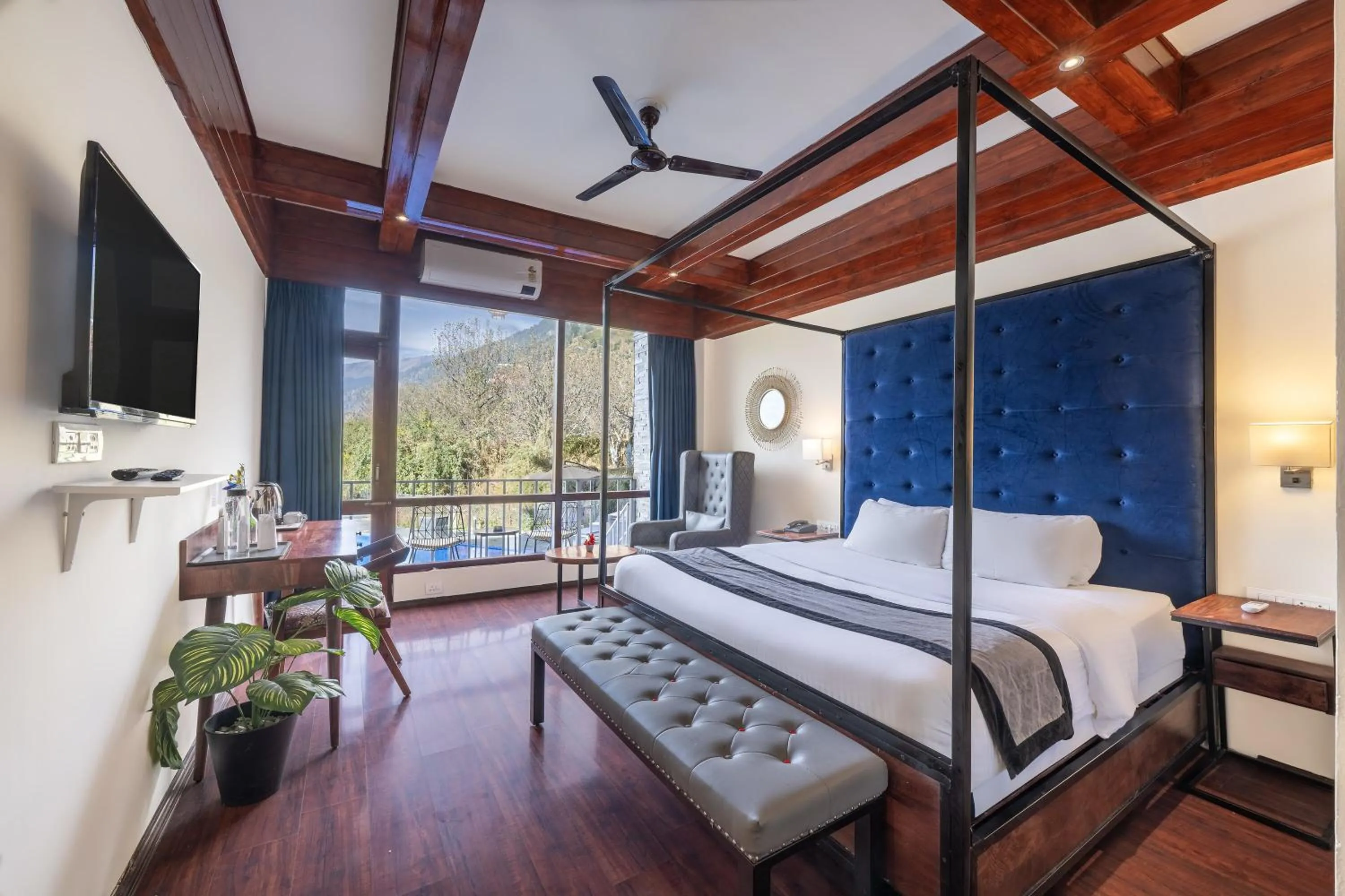 Bed in Echor Himalayan Aurum Manali