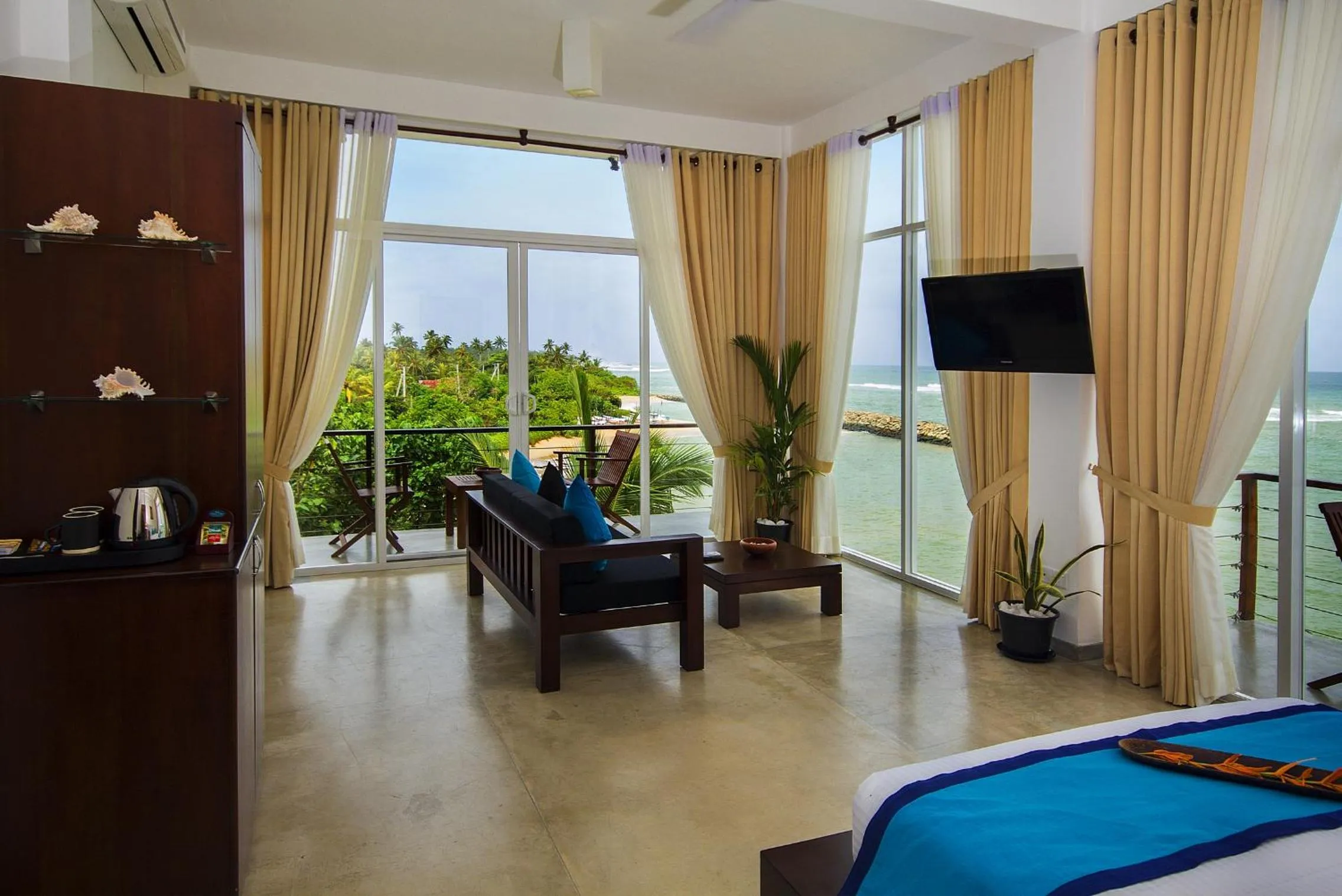 Living room, Bed in Garton's Cape