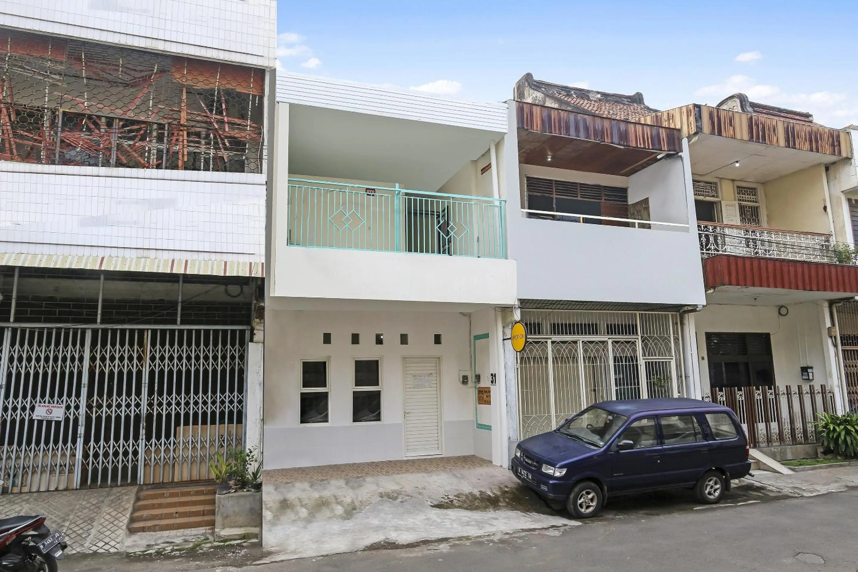 Facade/entrance in Hotel O Gang Tengah Homestay Syariah