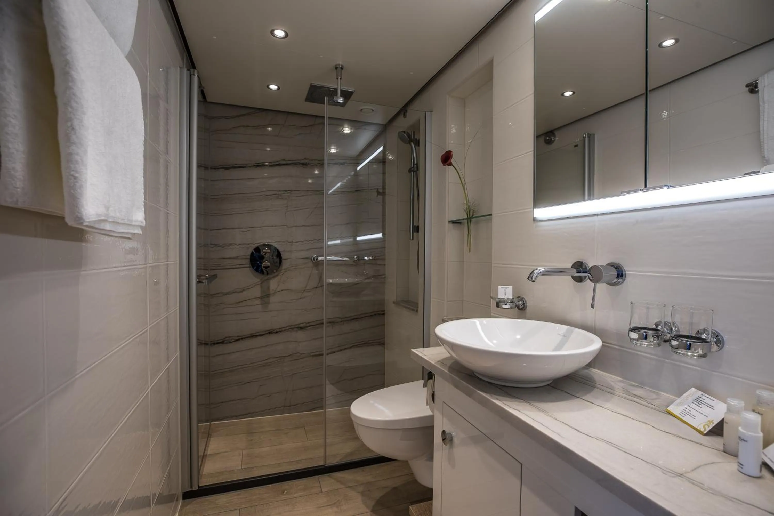 Bathroom in VIVA RIVERSIDE 4 Köln