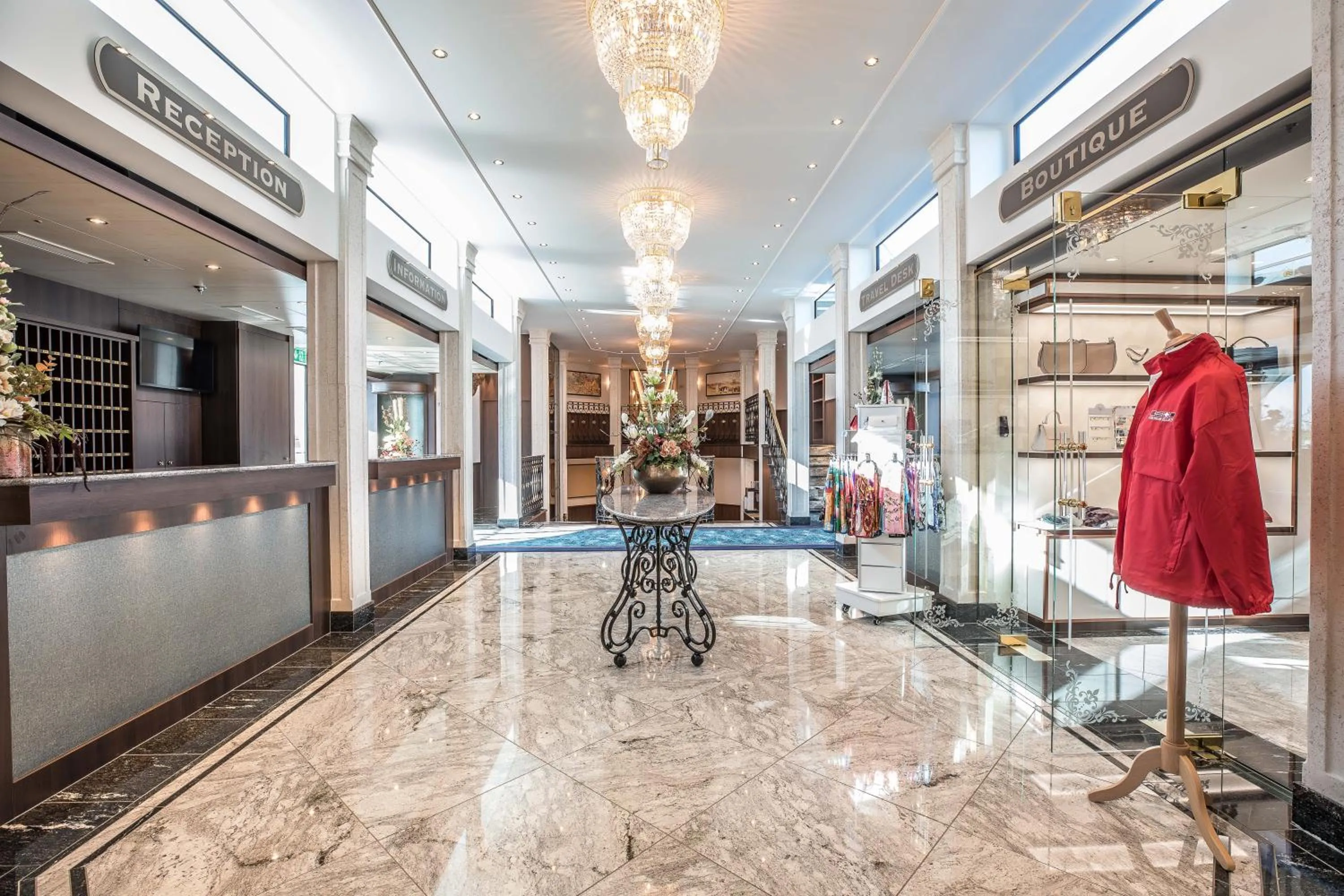 Lobby or reception in VIVA RIVERSIDE 4 Köln