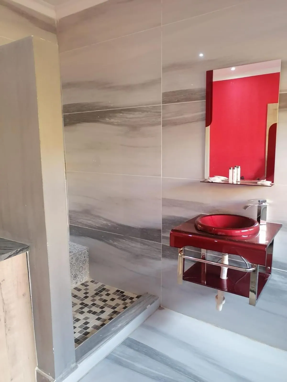 Shower in National Lodge