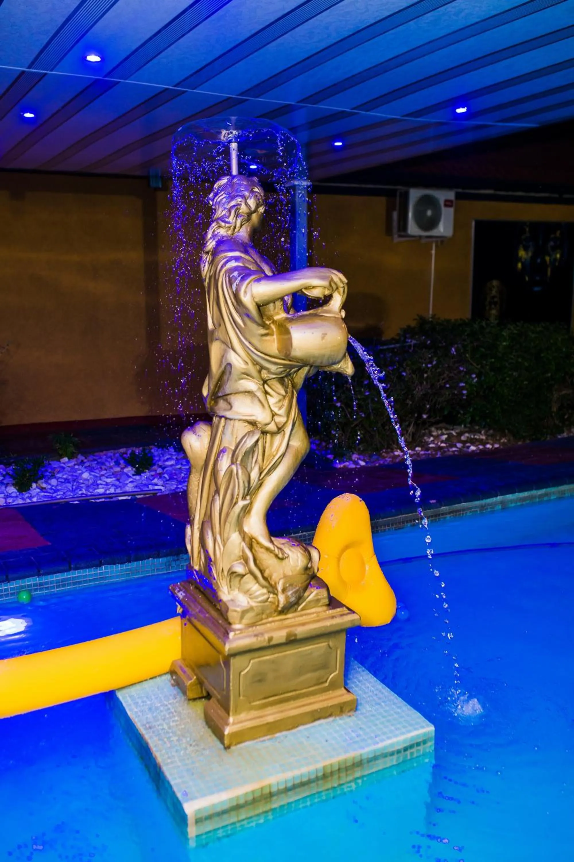 Pool view in National Lodge