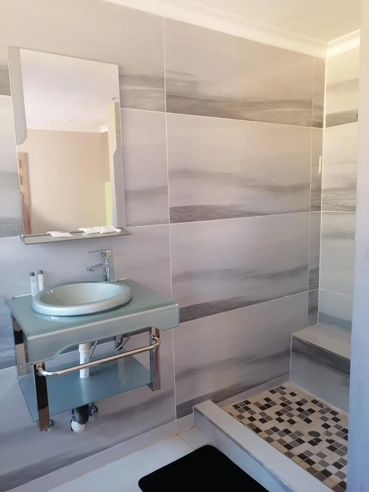 Shower in National Lodge