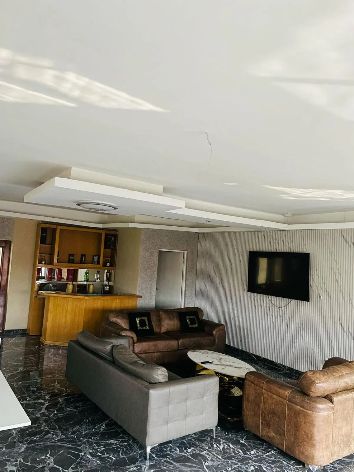 Communal lounge/ TV room in National Lodge