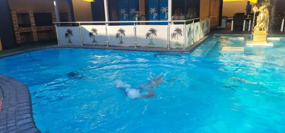 Swimming pool in National Lodge