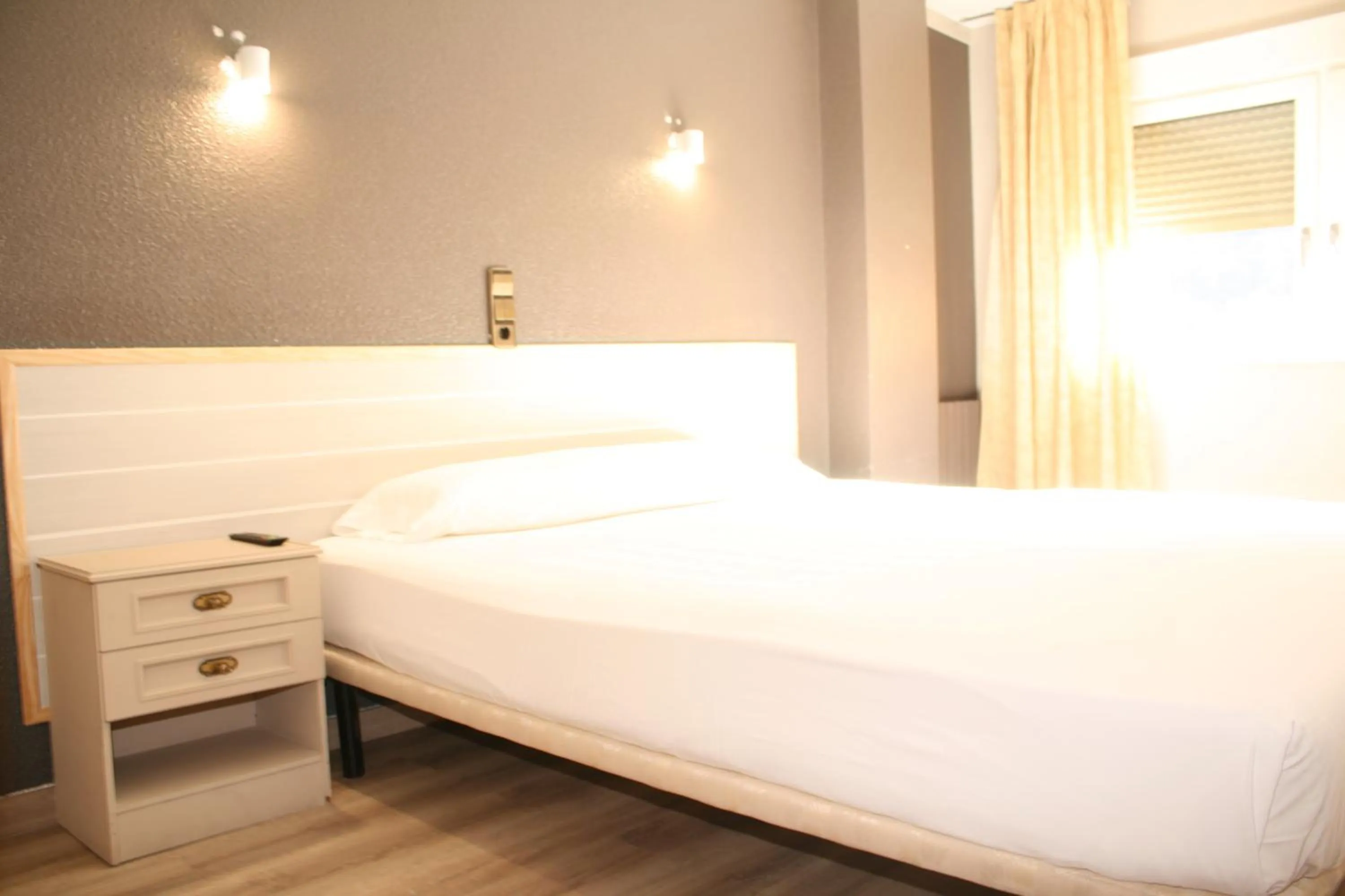 Photo of the whole room, Bed in Hotel Font Del Marge