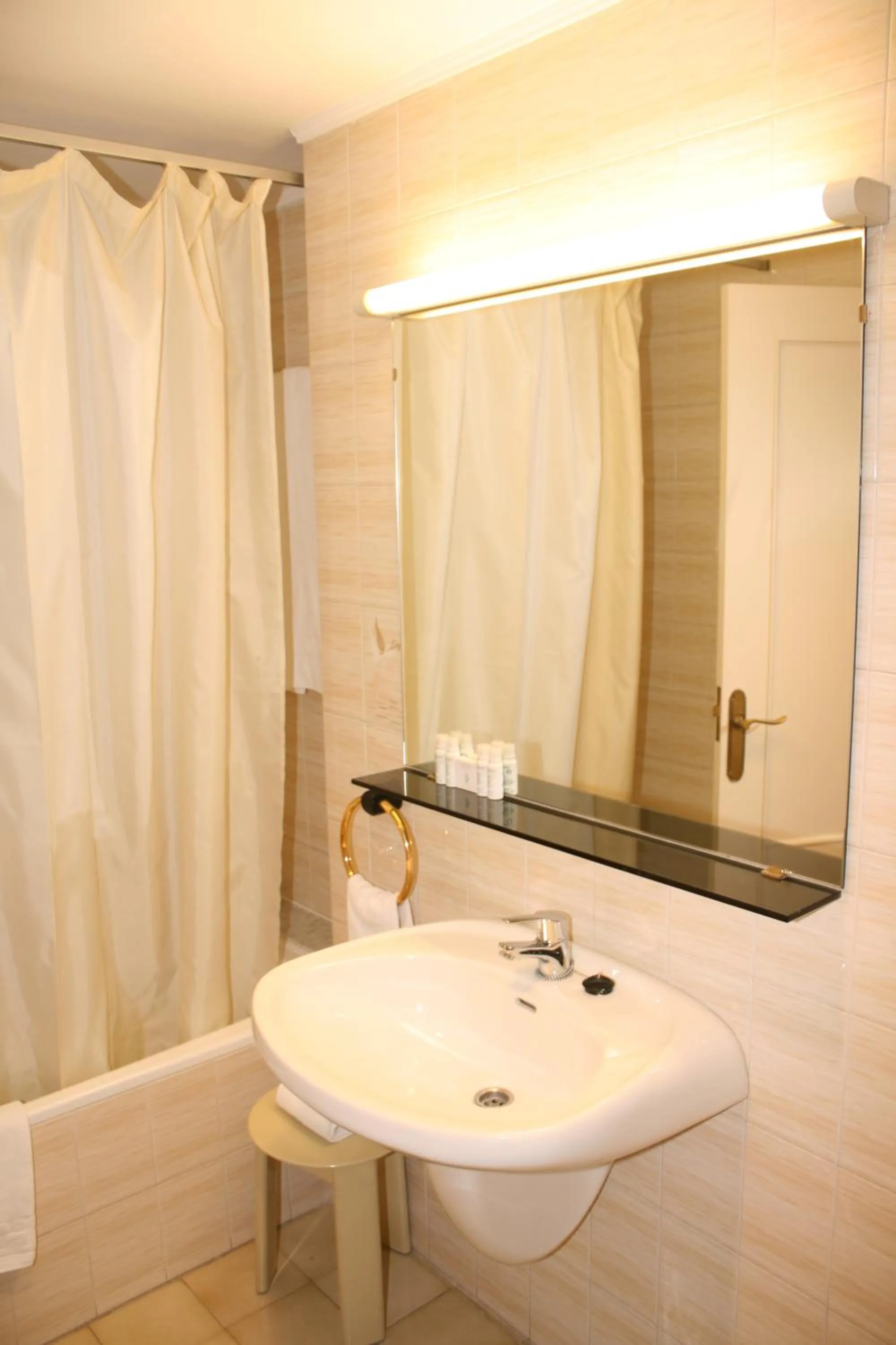 Bathroom in Hotel Font Del Marge