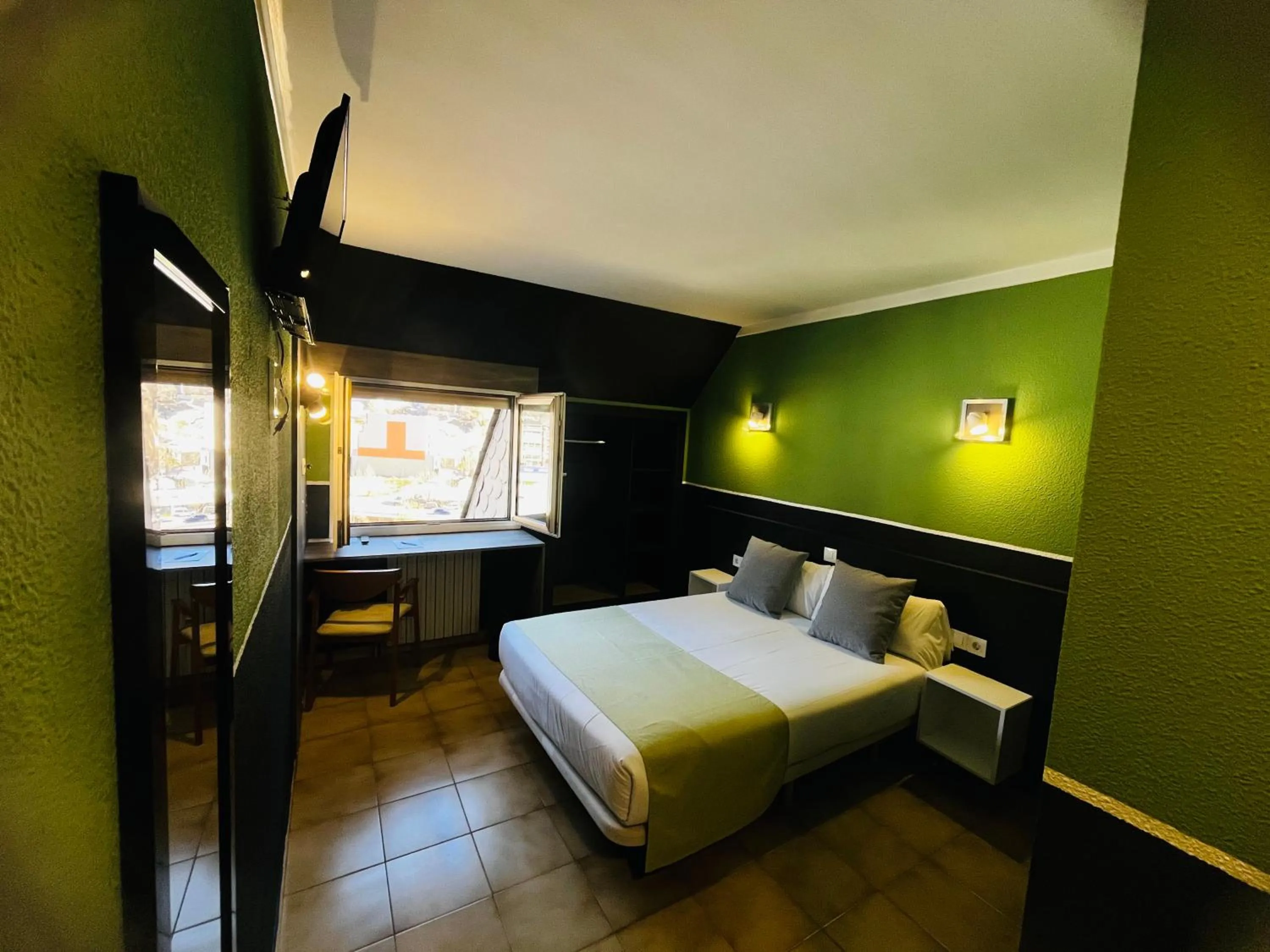 Bedroom, Bed in Hotel Font Del Marge