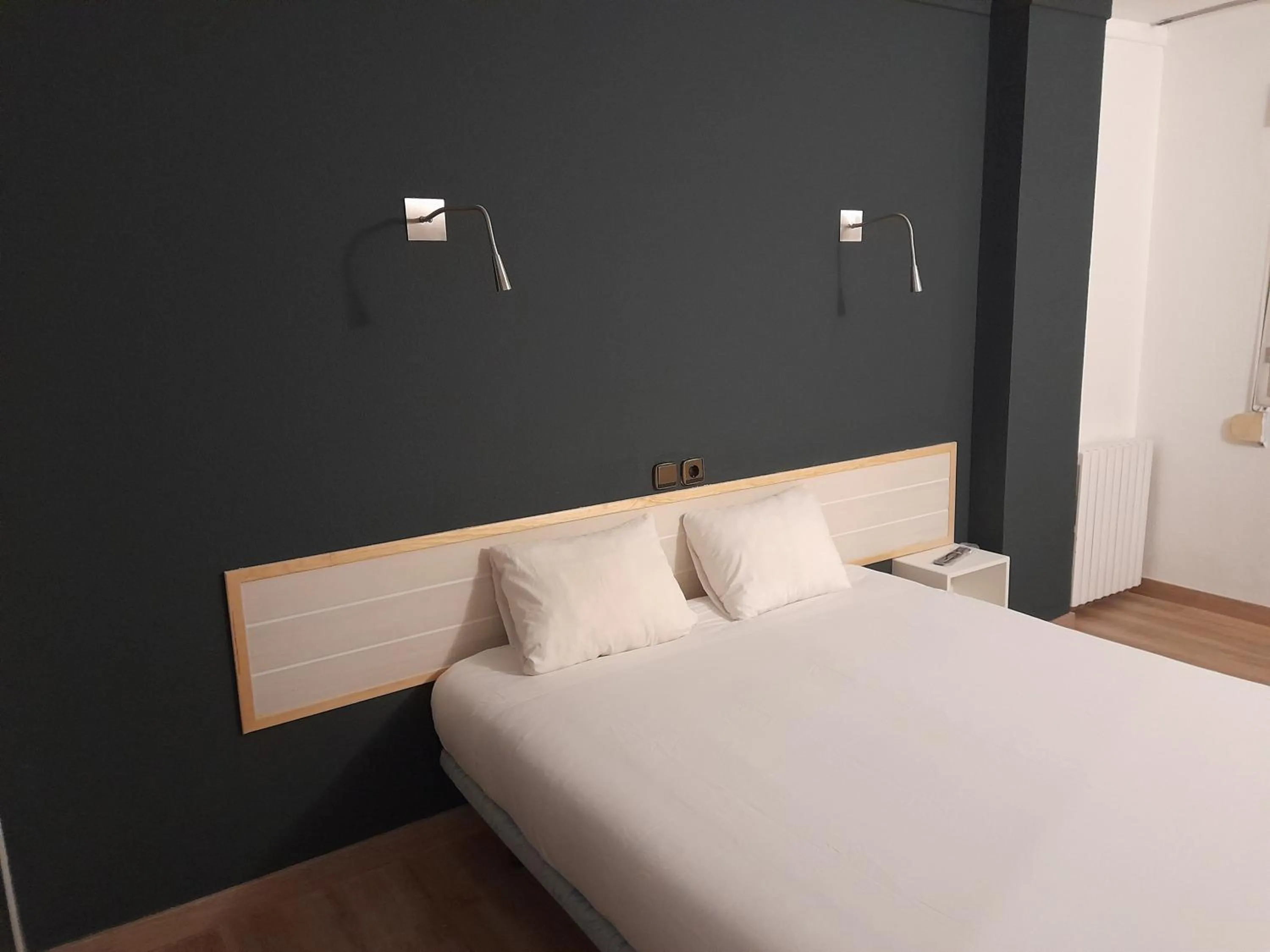 Bedroom, Bed in Hotel Font Del Marge