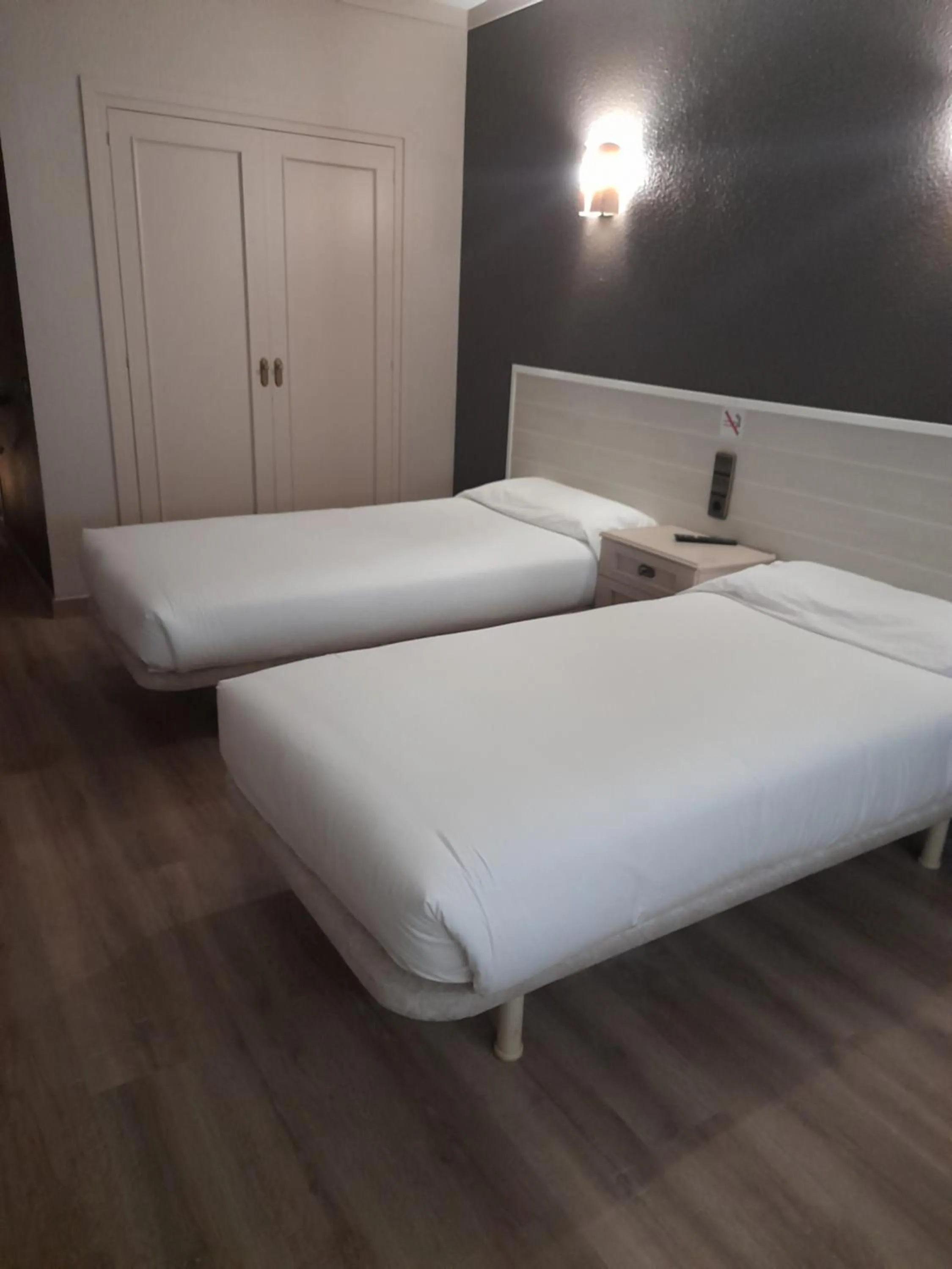 Bedroom, Bed in Hotel Font Del Marge