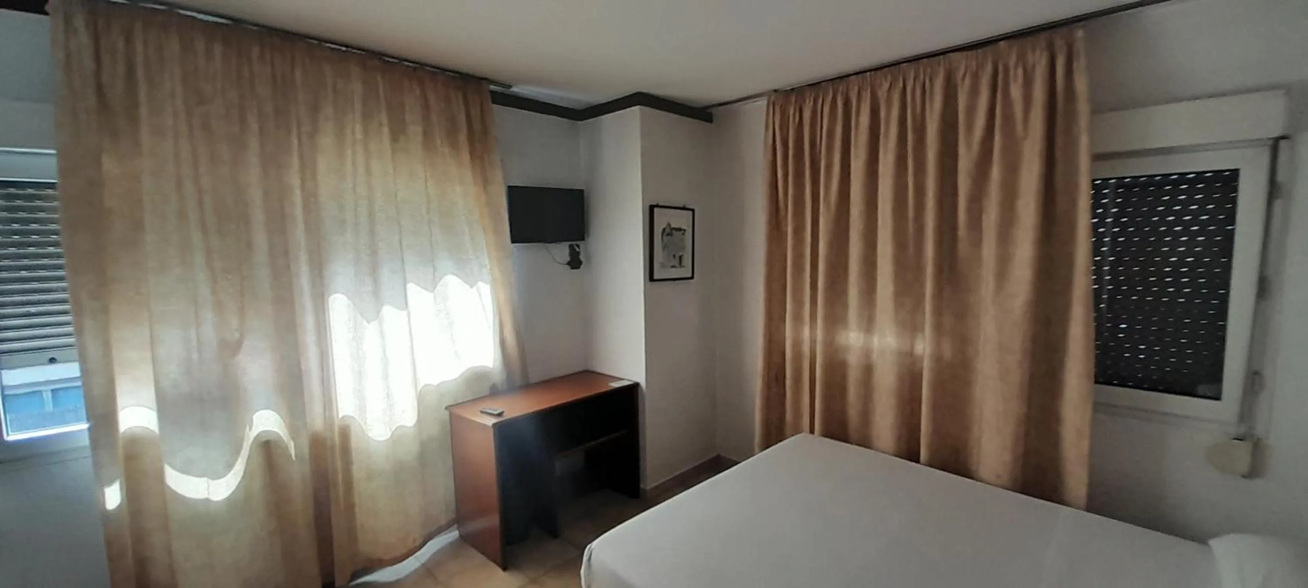 Photo of the whole room, Bed in Hotel Font Del Marge