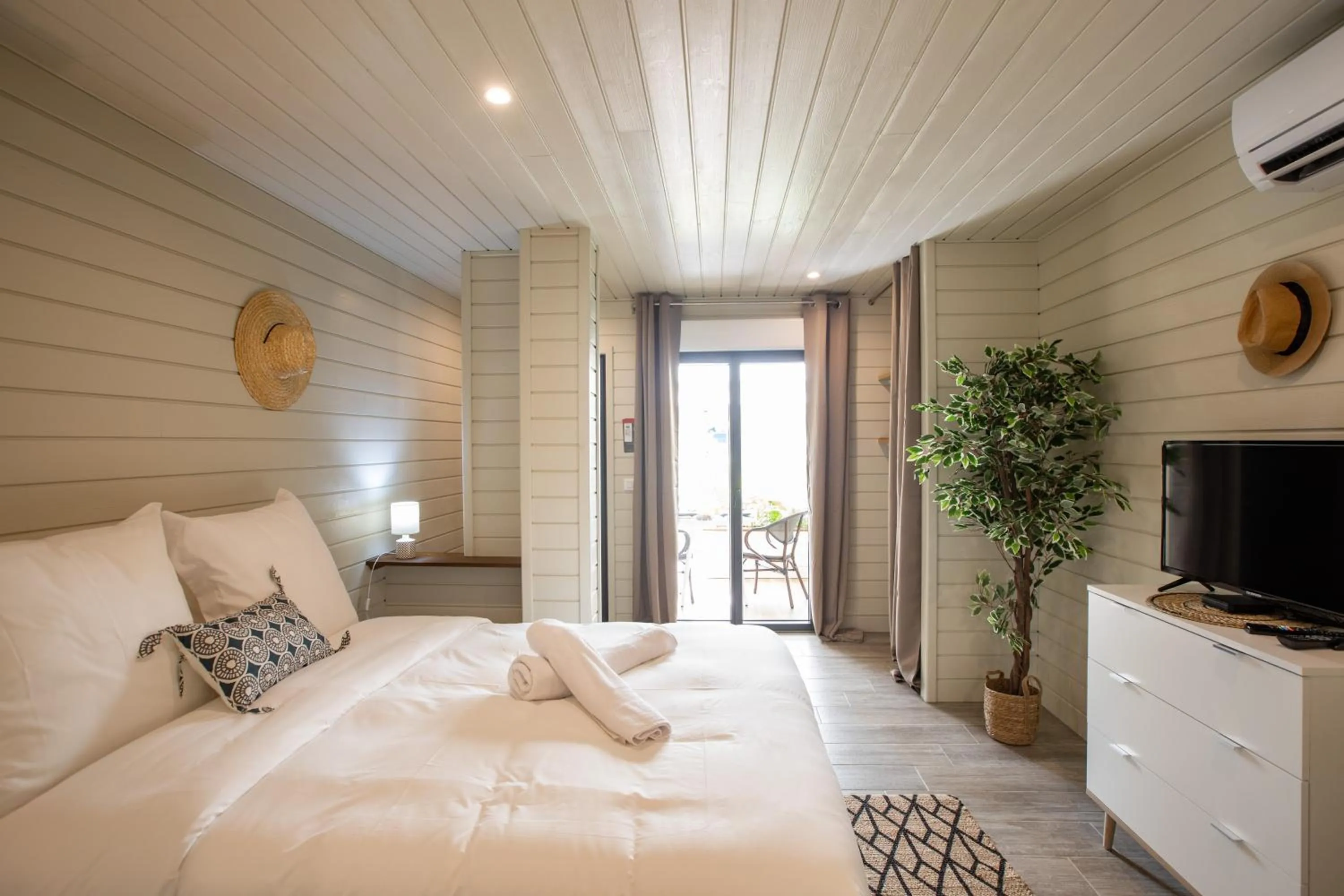 Bedroom, Bed in Blue Sail Hotel