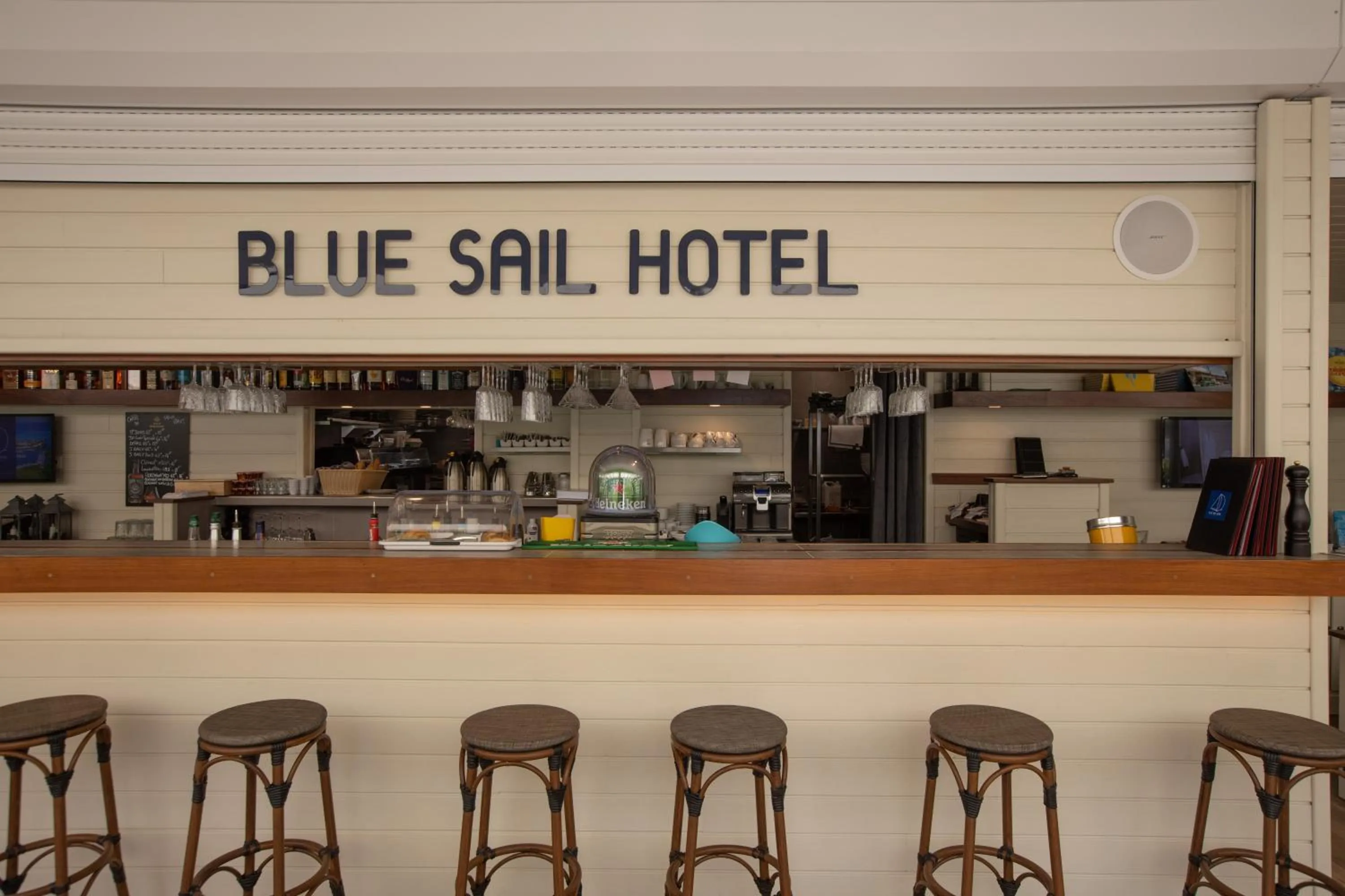 Lounge or bar in Blue Sail Hotel