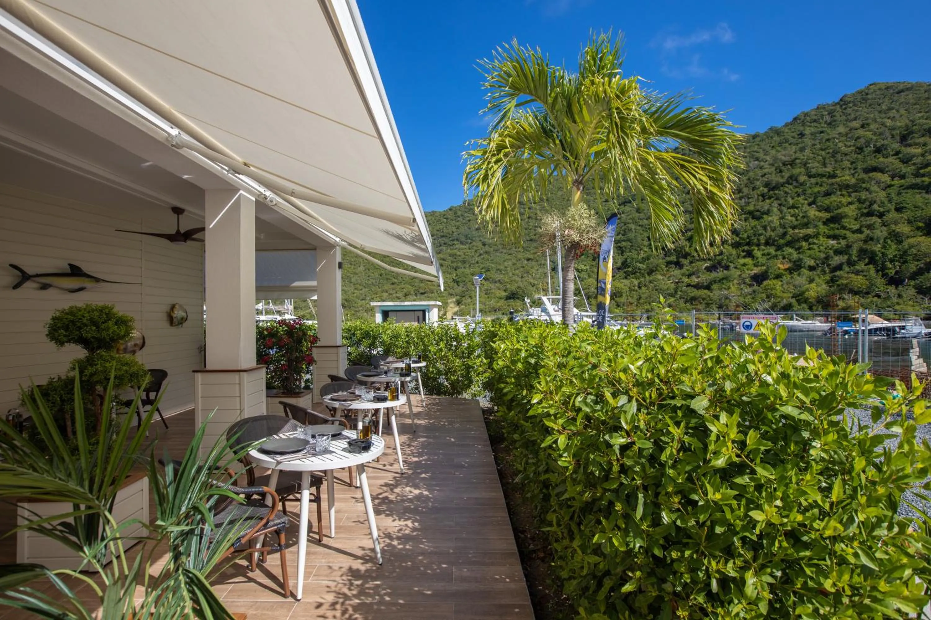 Restaurant/places to eat in Blue Sail Hotel