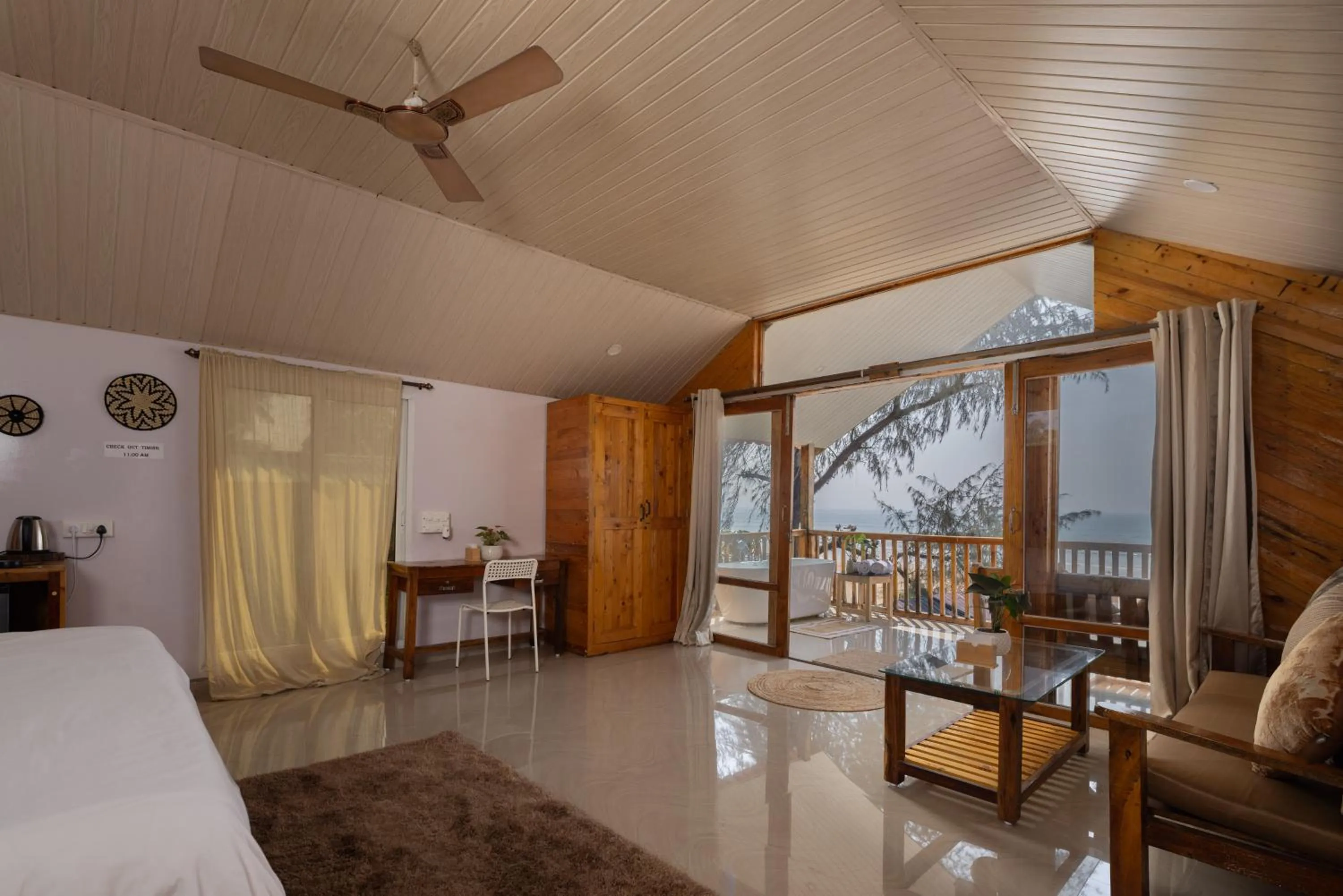 Sea view, Bed in DucknChill-Agonda