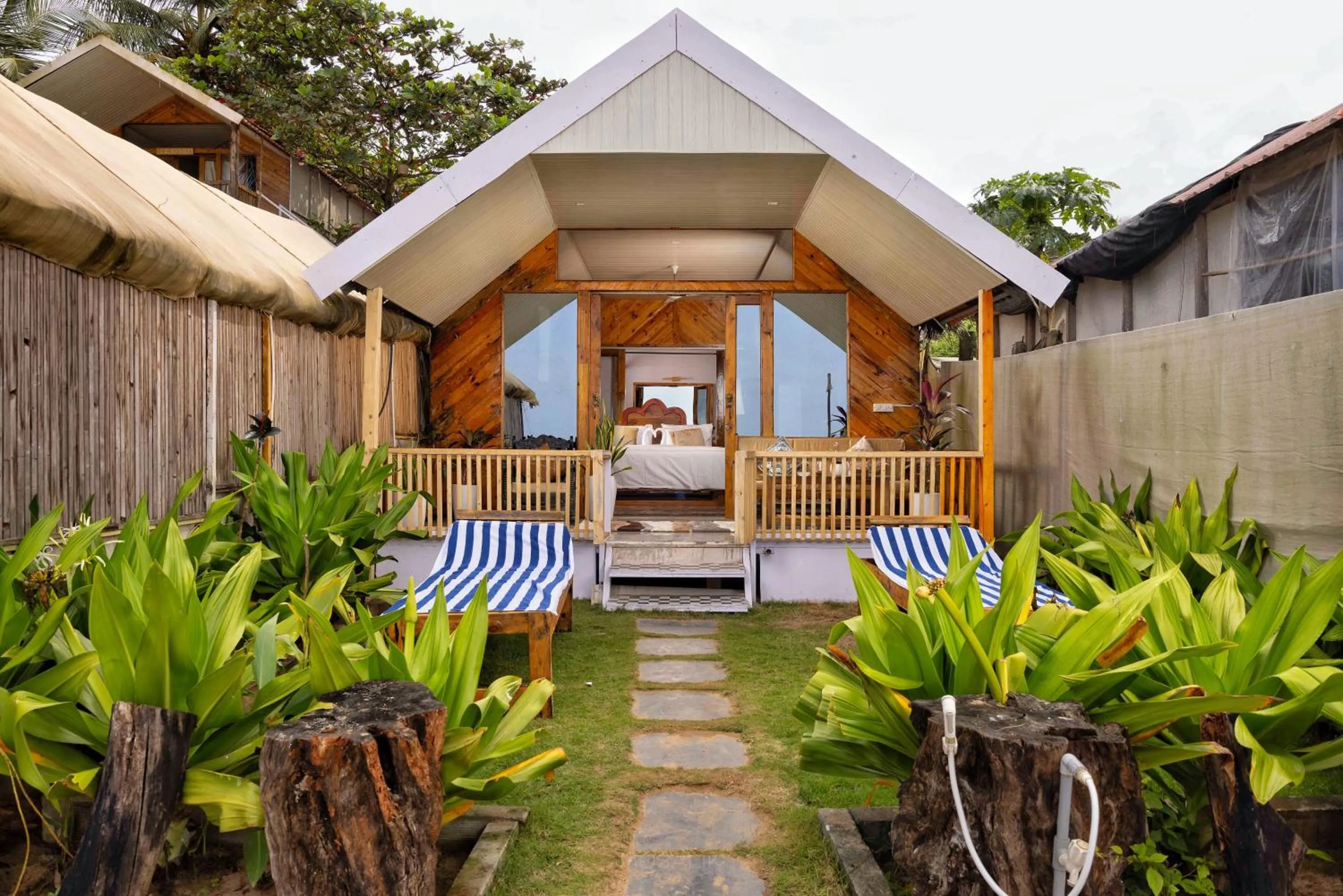 Garden in DucknChill-Agonda