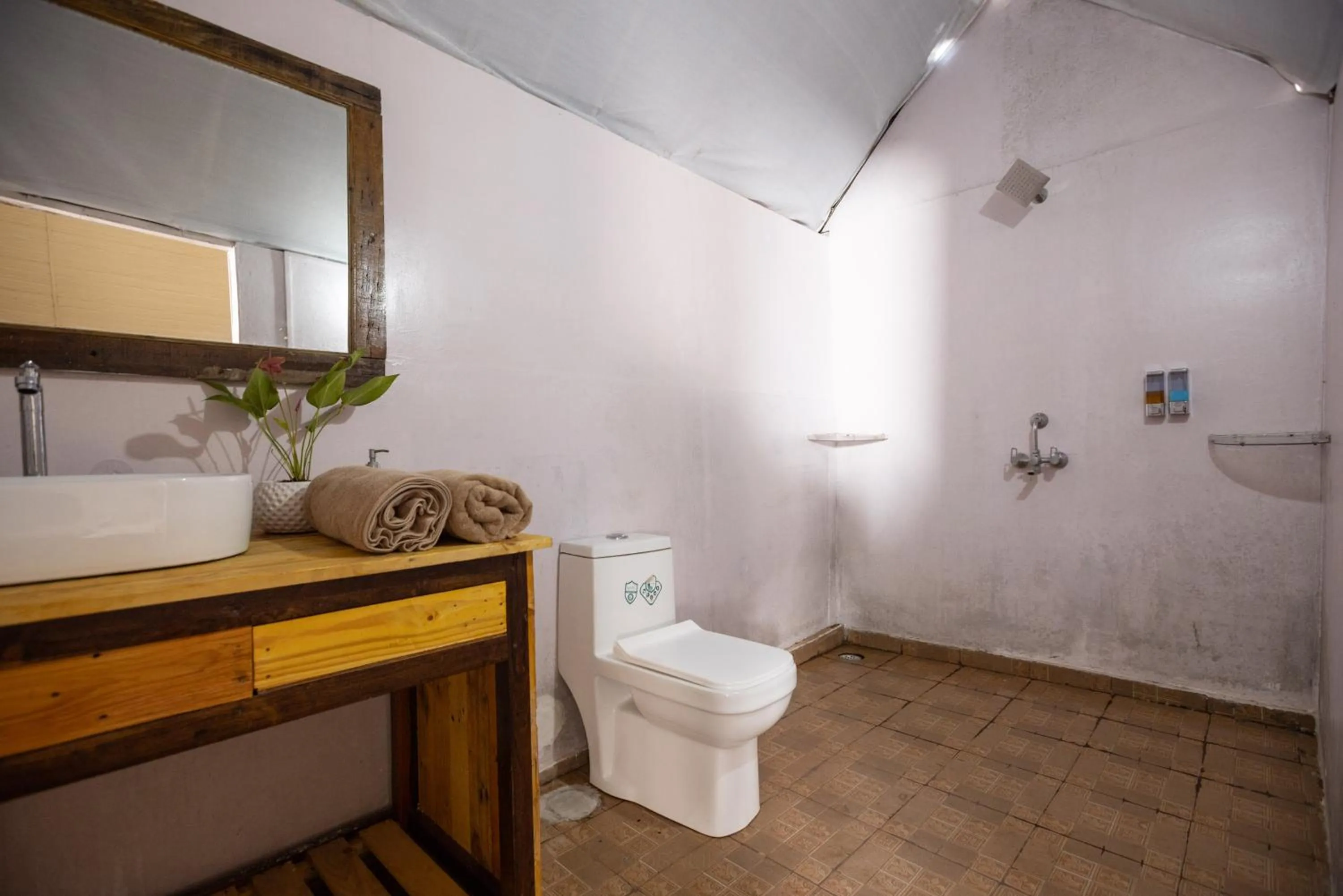 Bathroom in DucknChill-Agonda