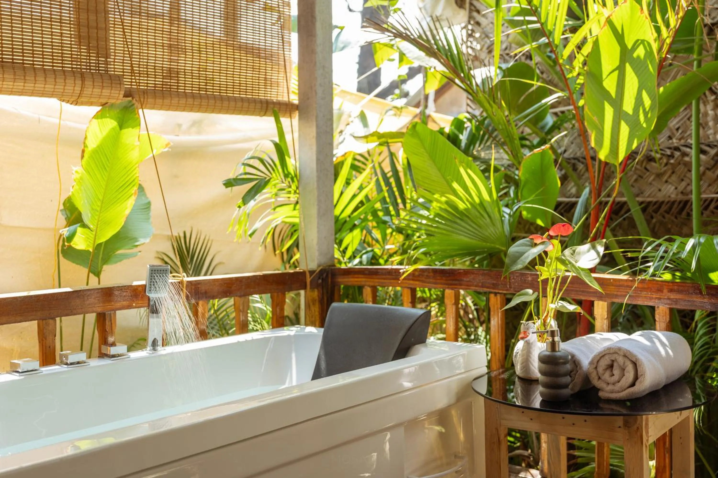 Bath in DucknChill-Agonda