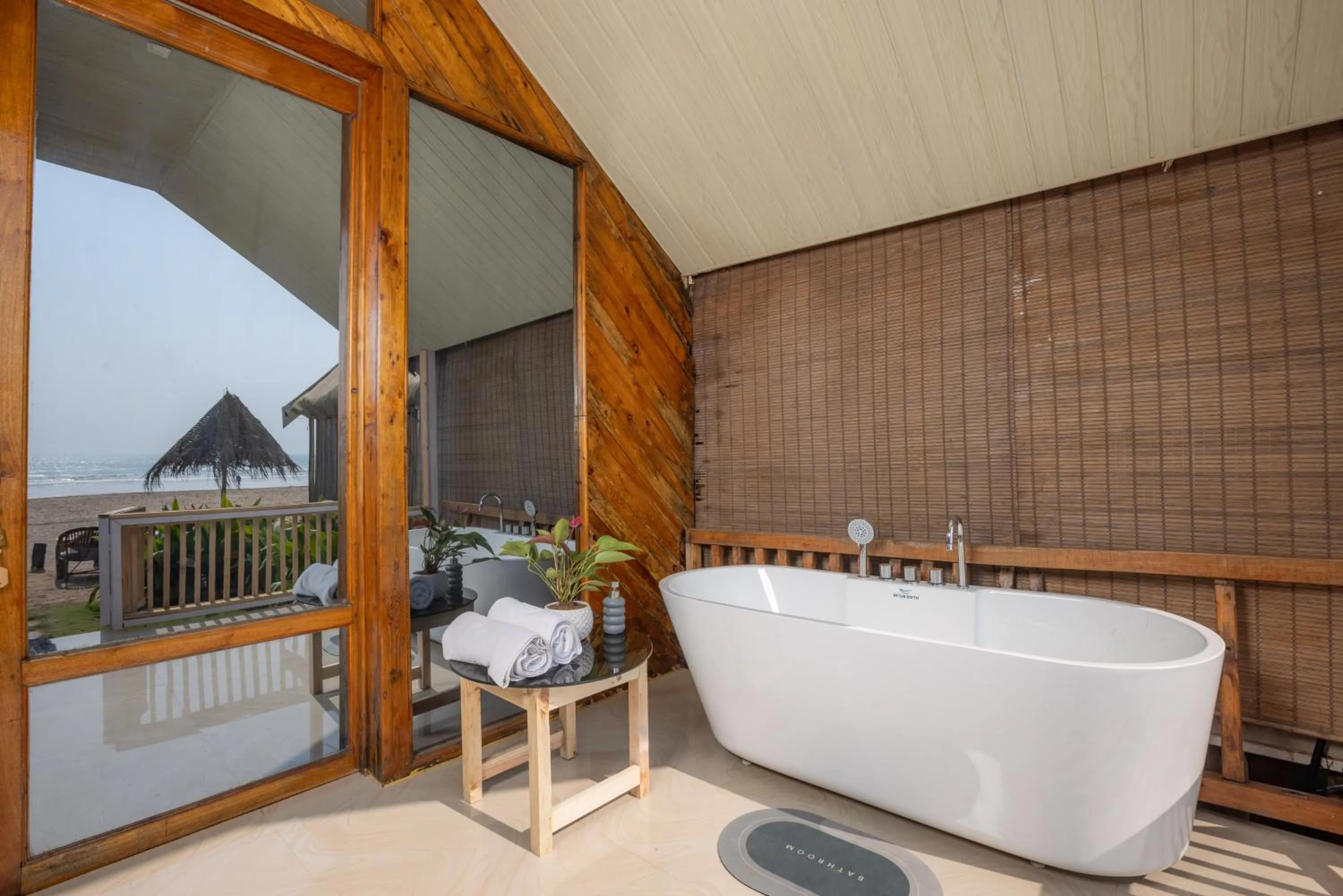 Hot Tub in DucknChill-Agonda