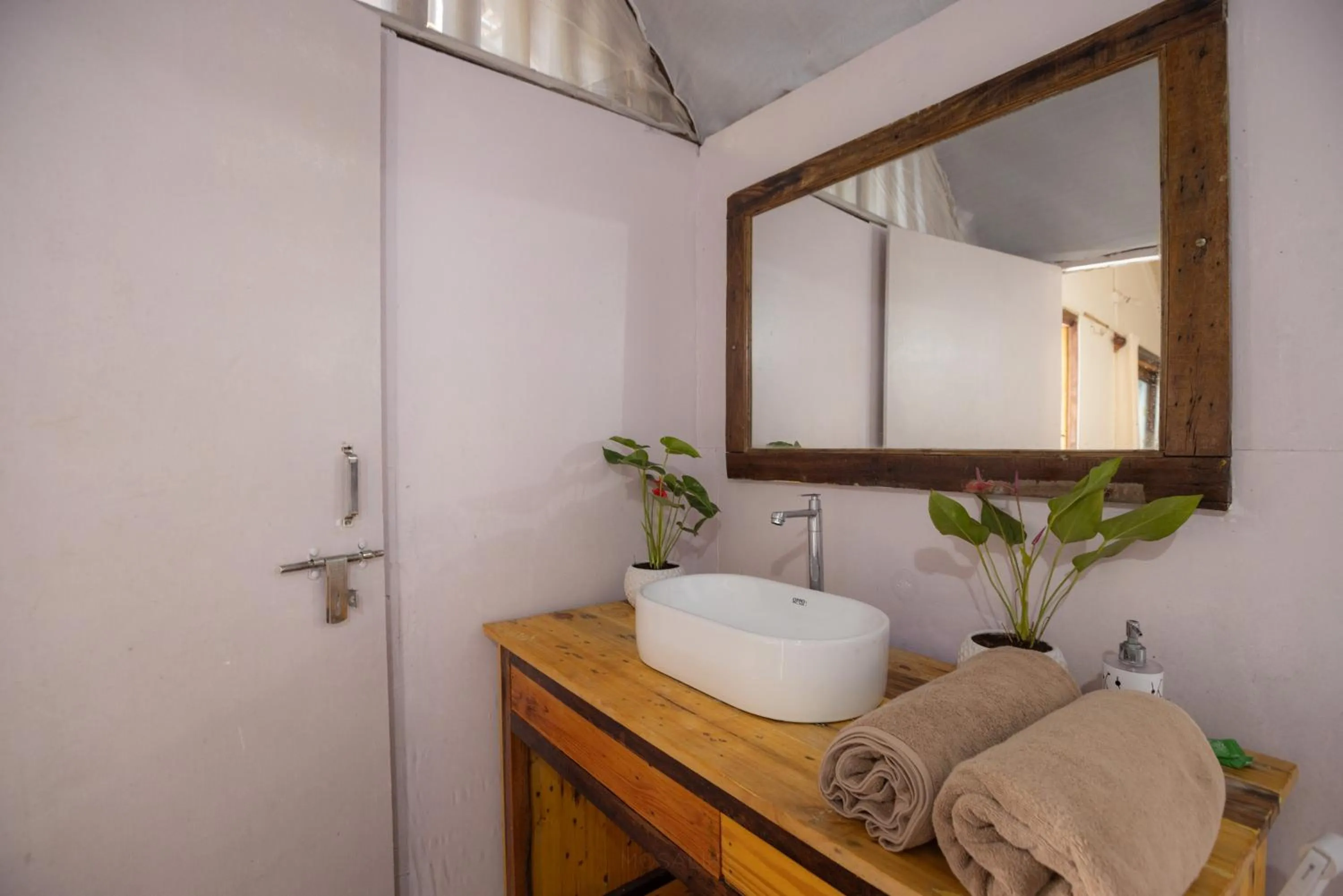 Bathroom in DucknChill-Agonda