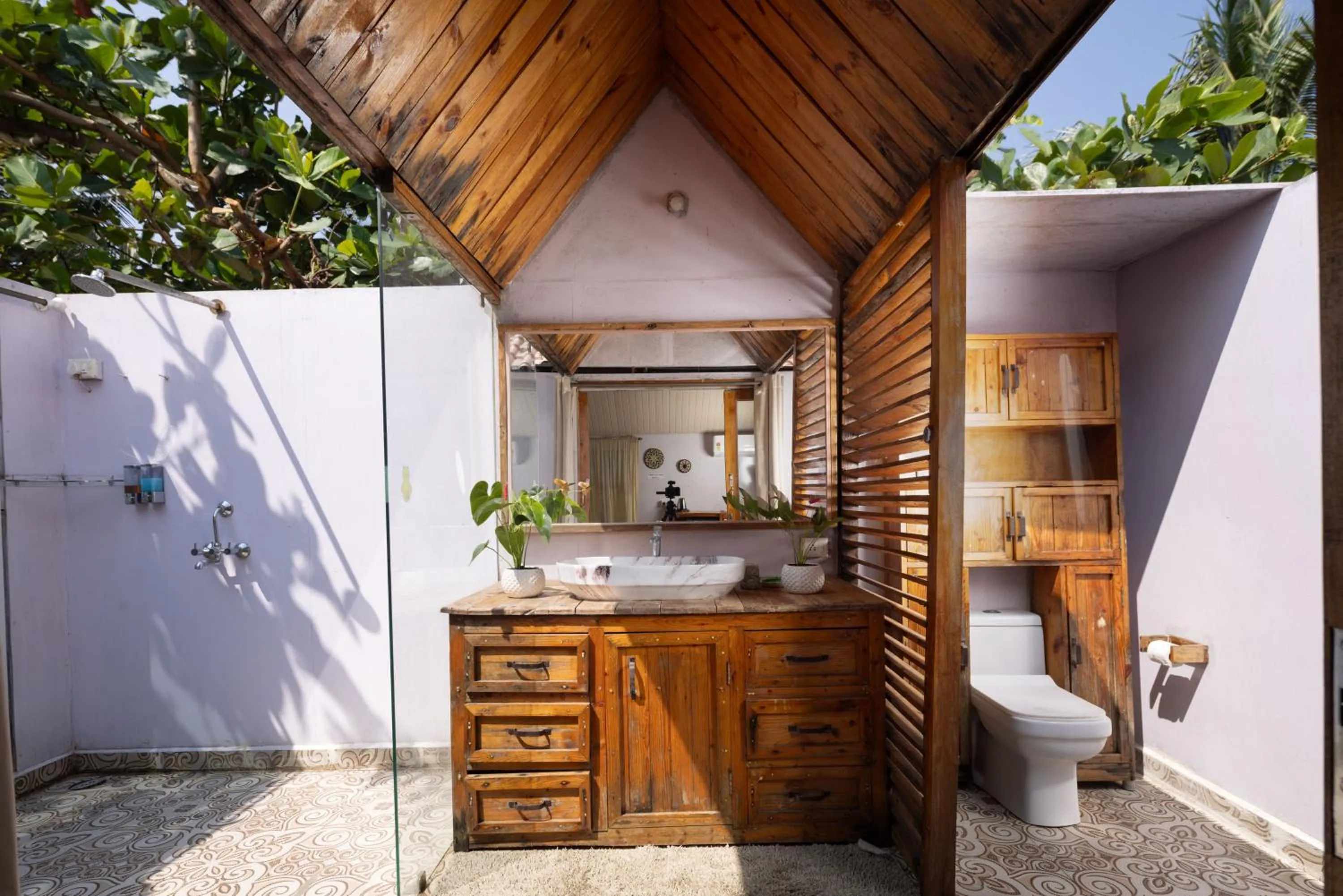 Bathroom in DucknChill-Agonda
