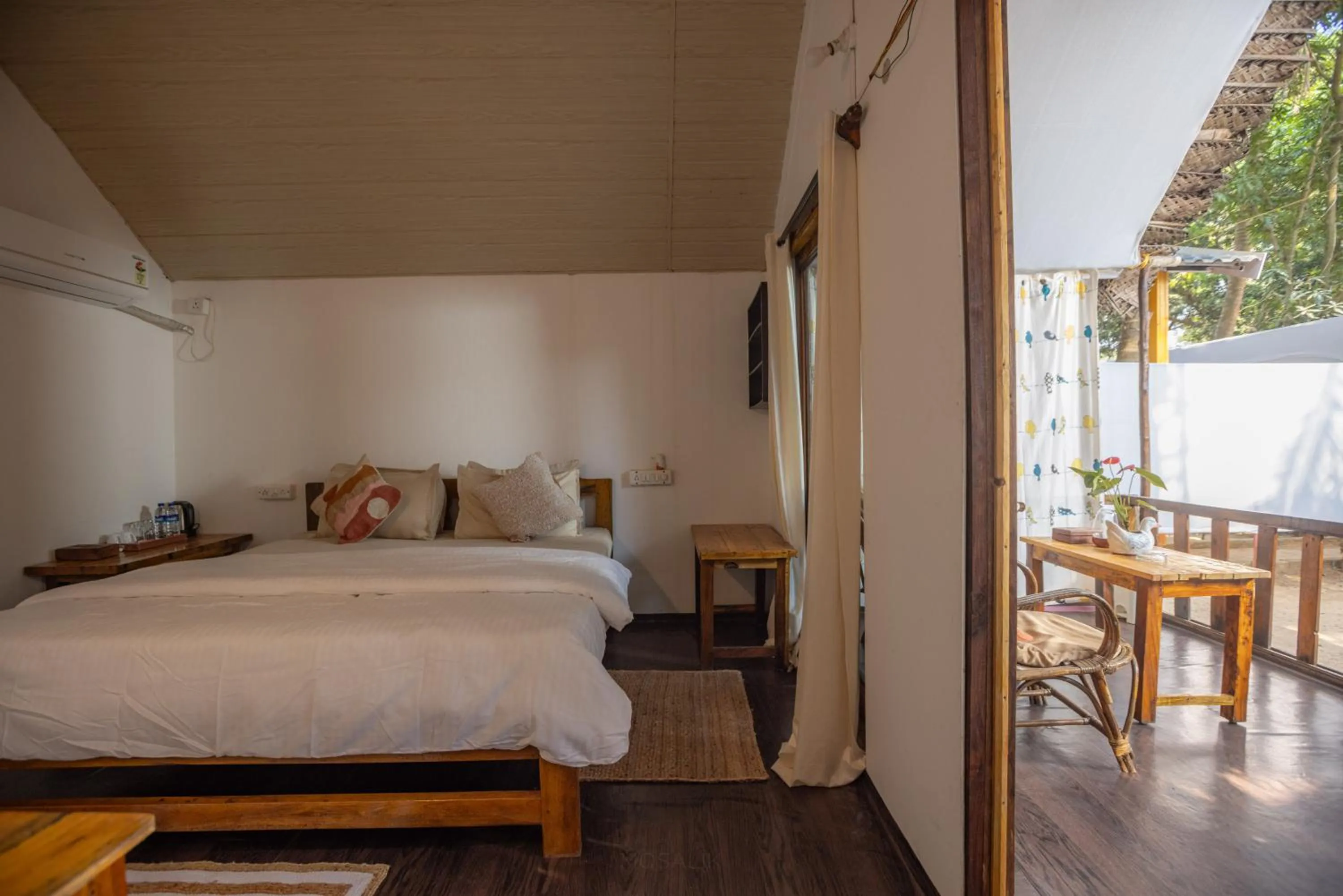 Bed in DucknChill-Agonda