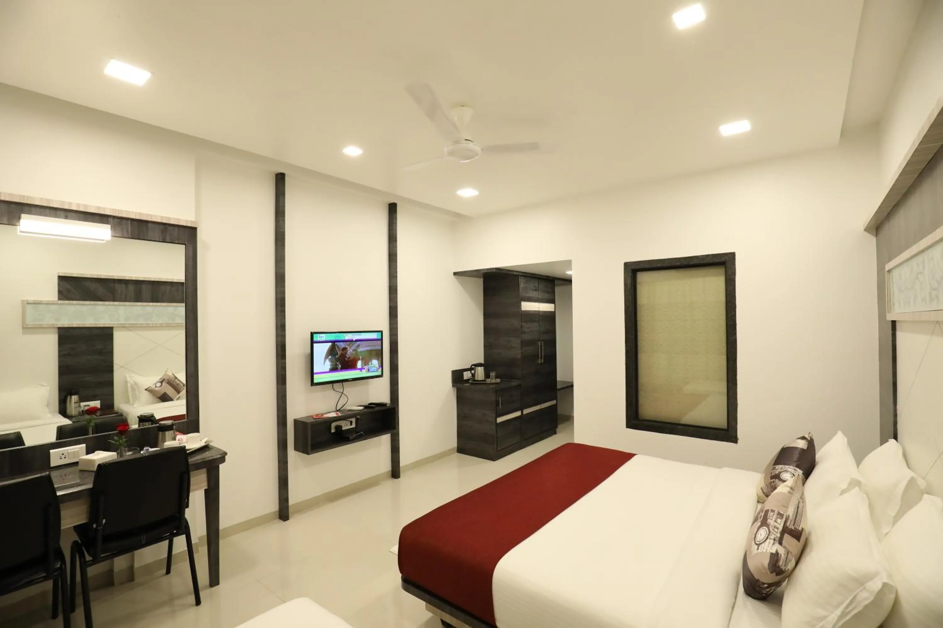 Photo of the whole room, Bed in Imperial Grande Resort