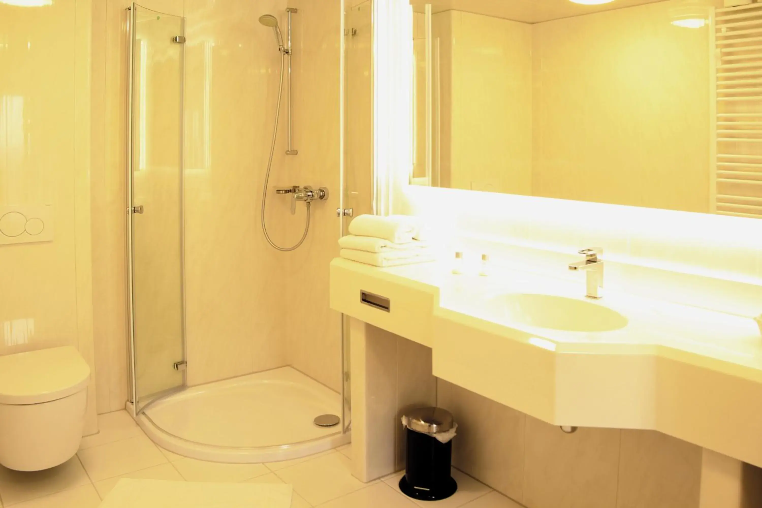 Double Room in Hotel & Restaurant Bei Baki Double Room in Hotel & Restaurant Bei Baki