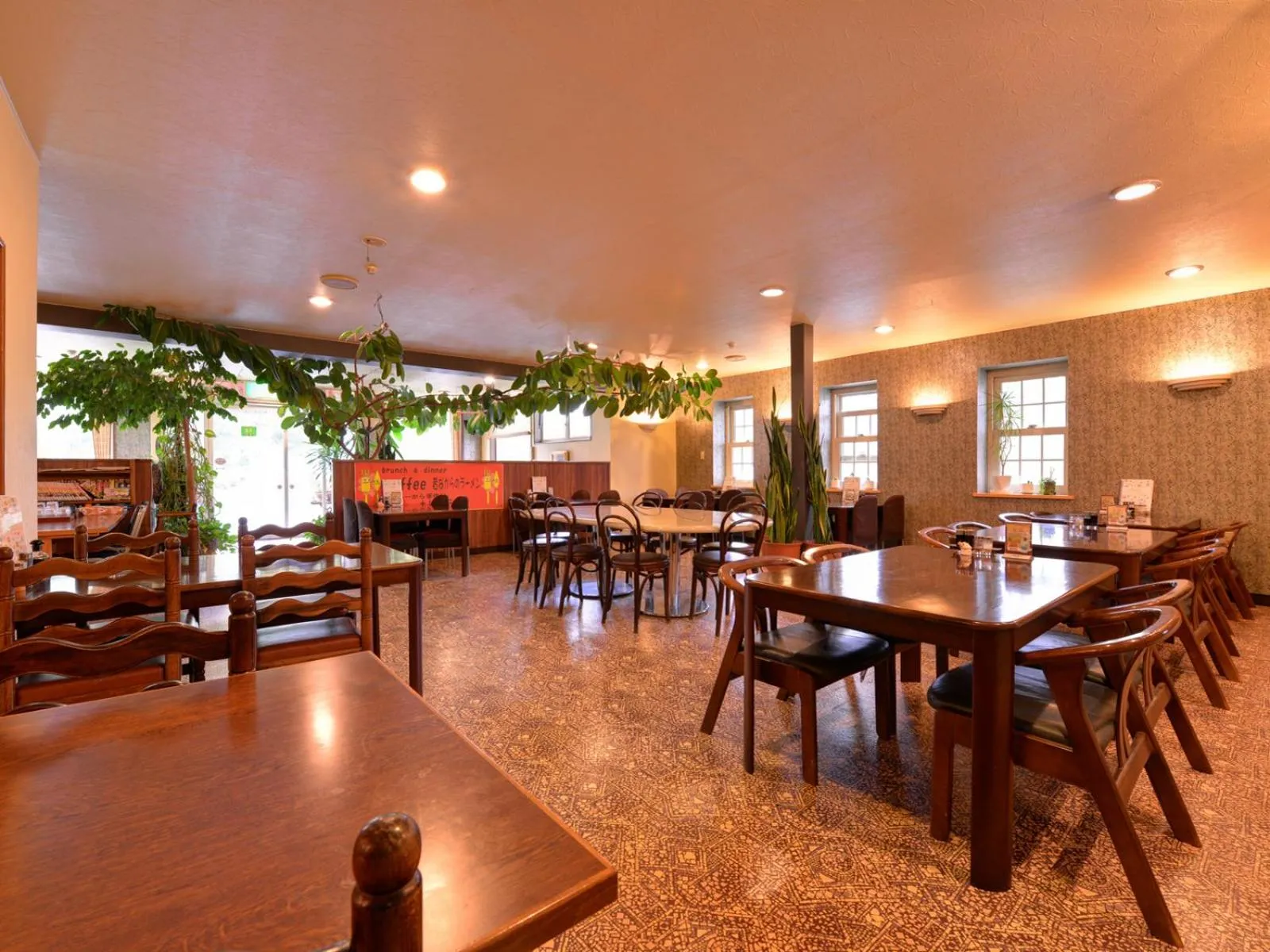 Restaurant/places to eat in Hotel Parkway