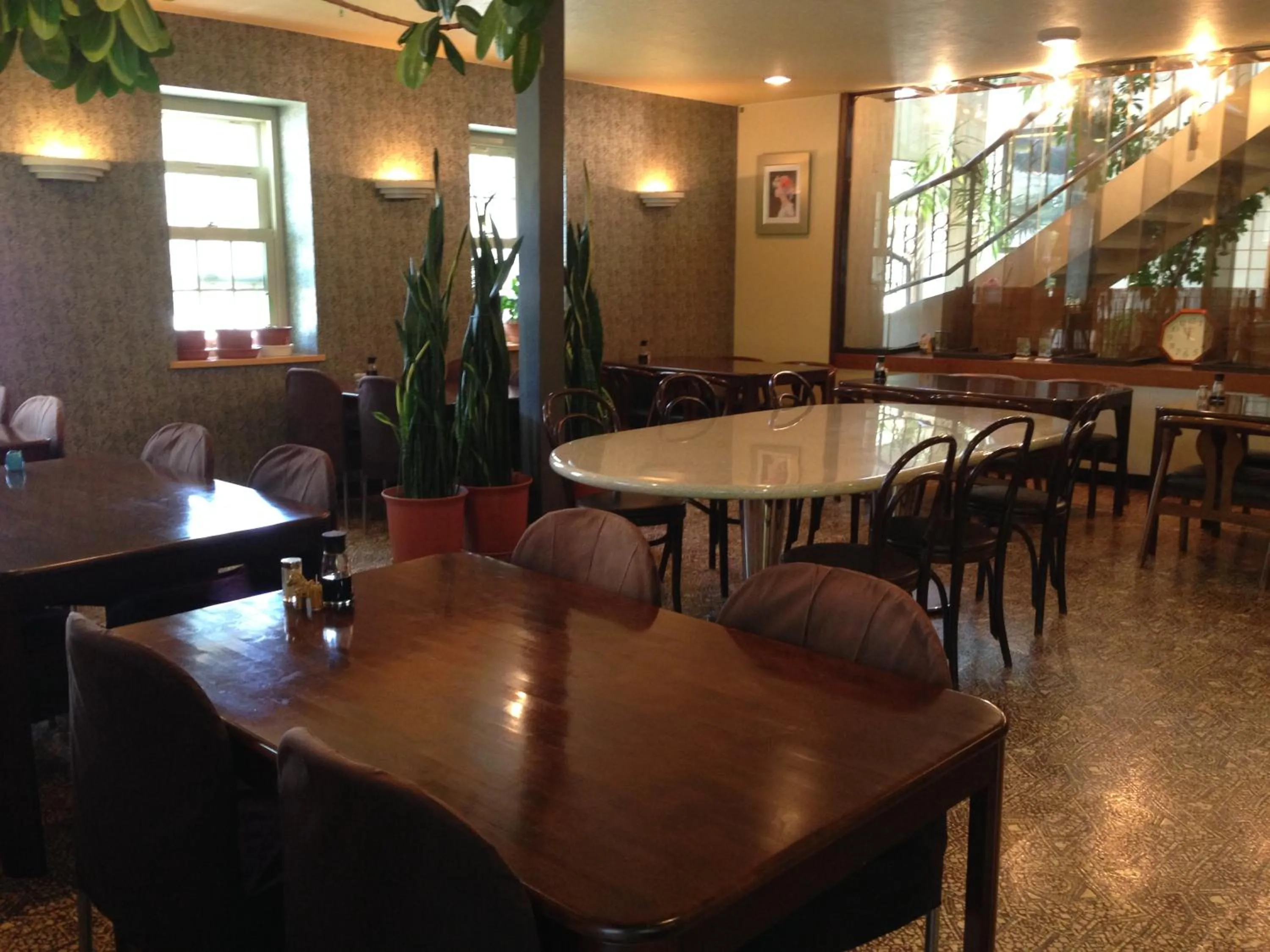 Restaurant/places to eat in Hotel Parkway