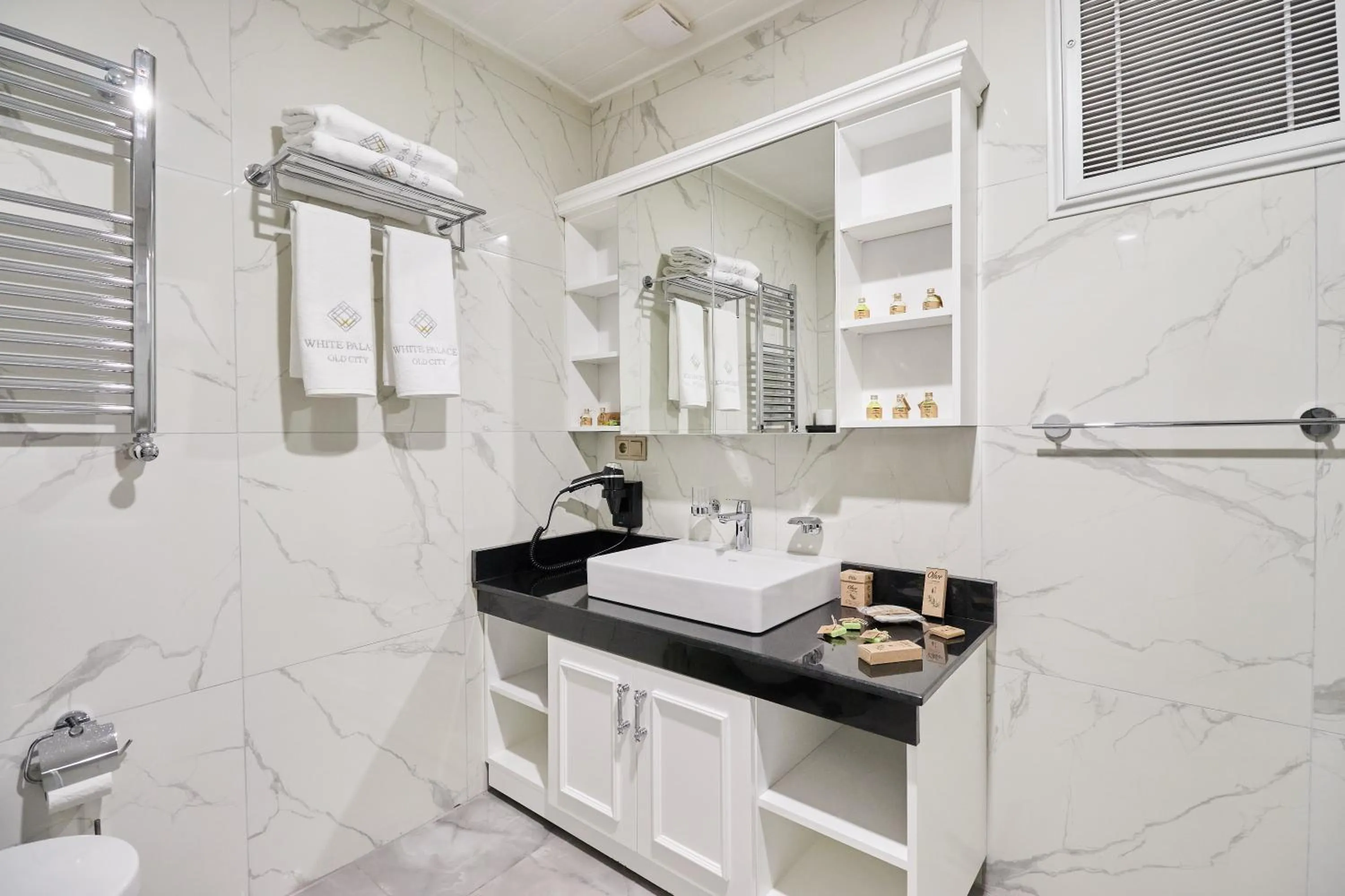 Bathroom in White Palace Old City Boutique Hotel