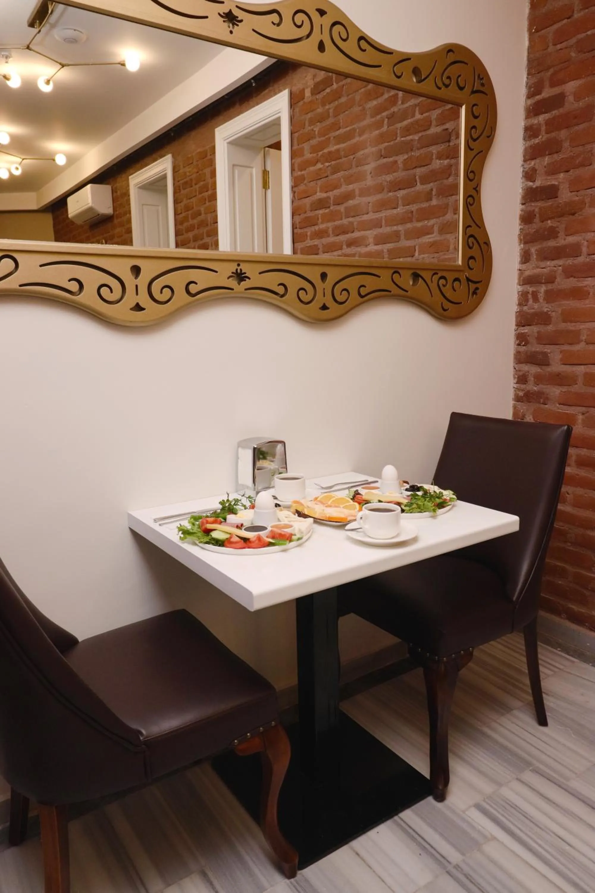 Food and drinks in White Palace Old City Boutique Hotel