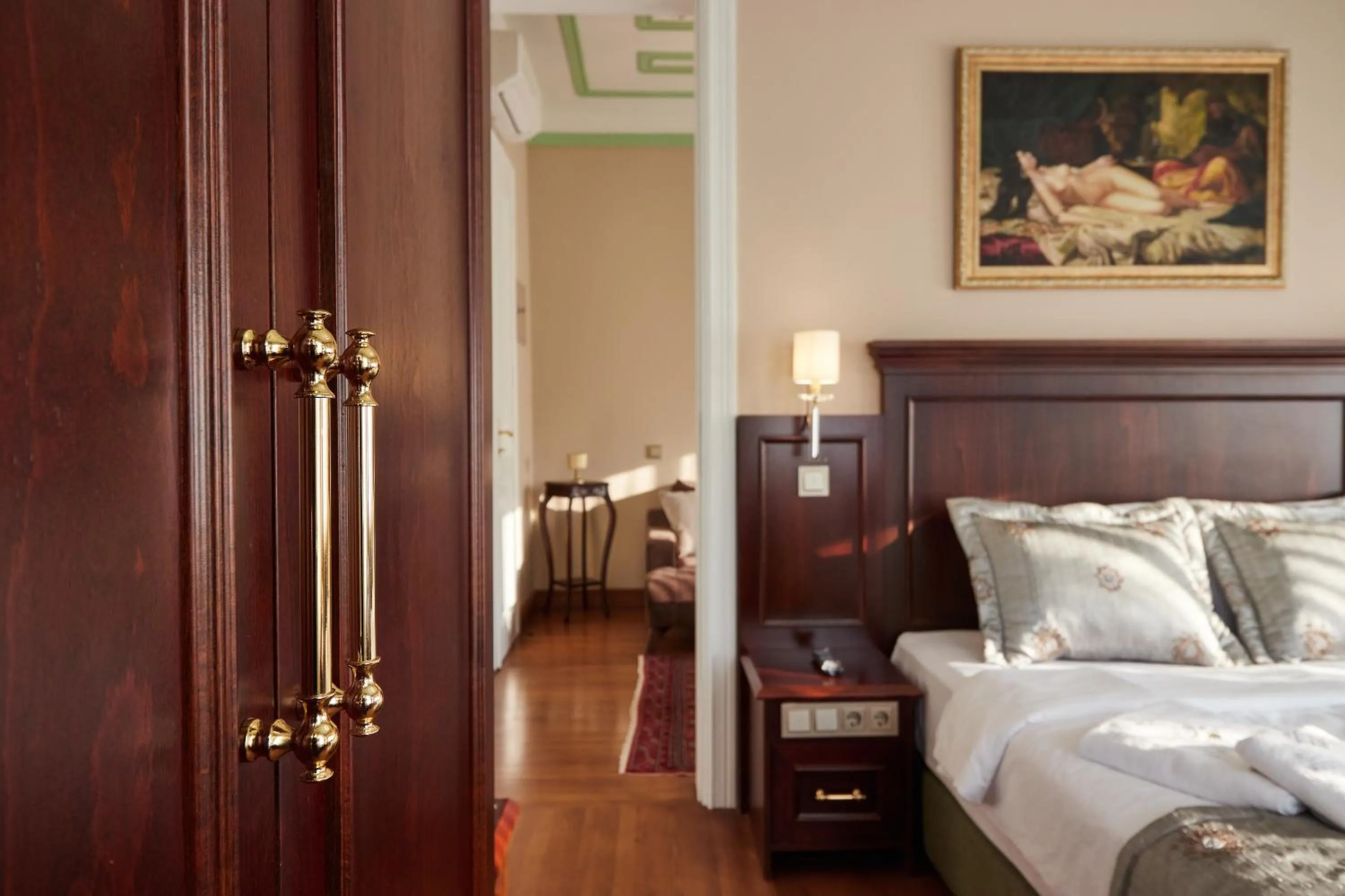 Bed in White Palace Old City Boutique Hotel