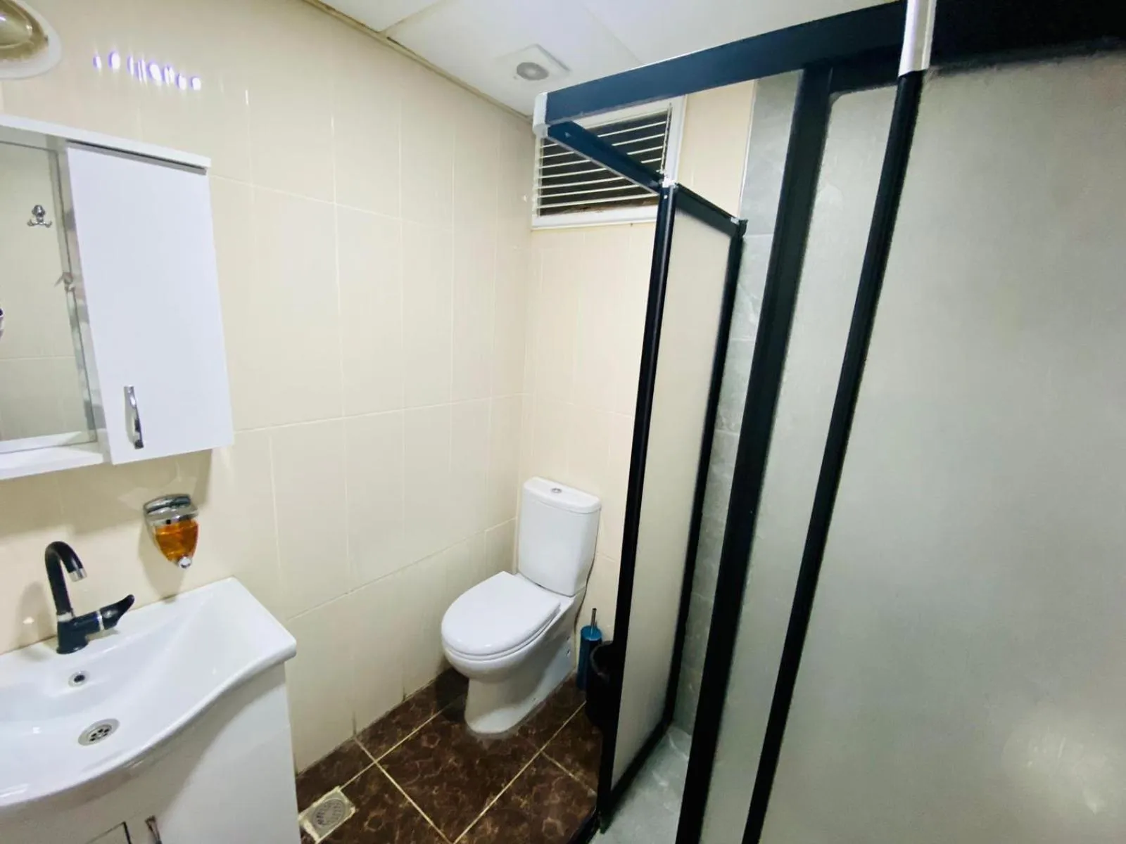 Shower in Airport Best Hotel