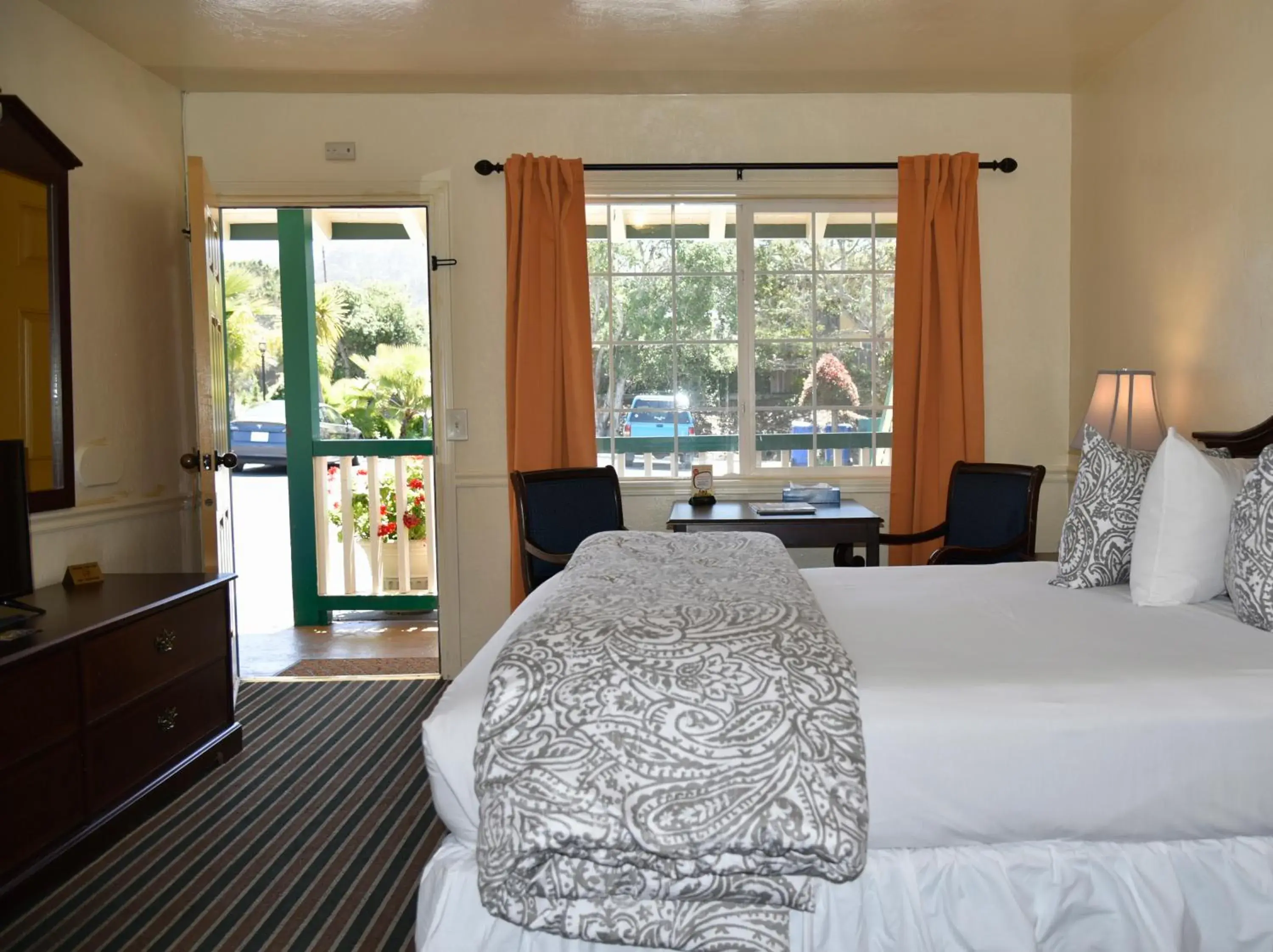 Other, Bed in Monterey Pines Inn Other, Bed in Monterey Pines Inn