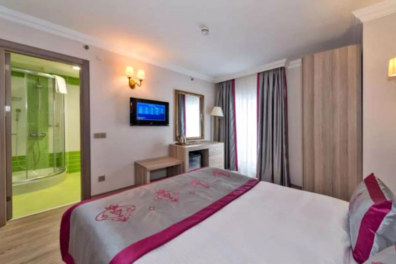 Shower, Bed in Dab Hotel