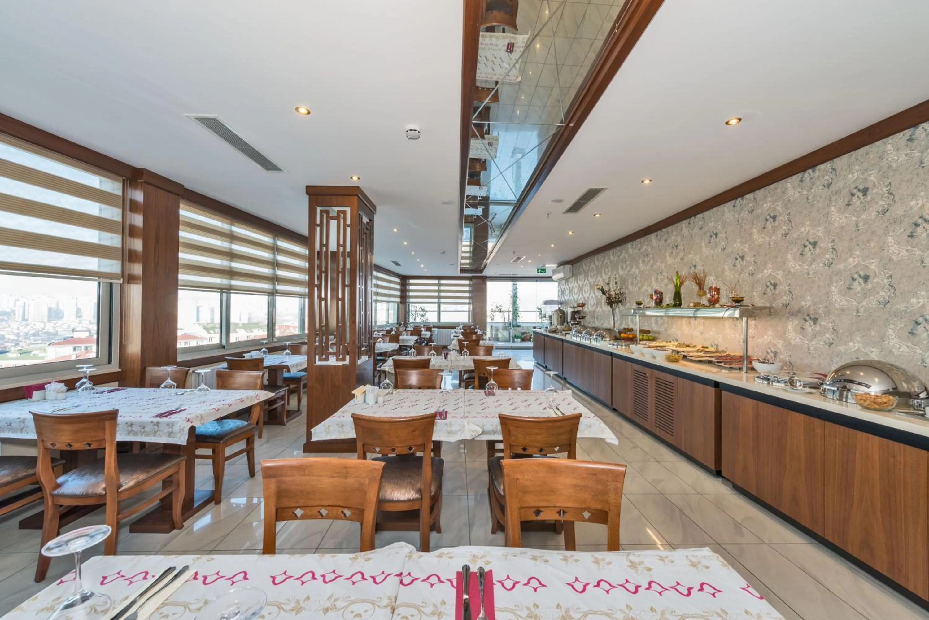 Restaurant/places to eat in Dab Hotel