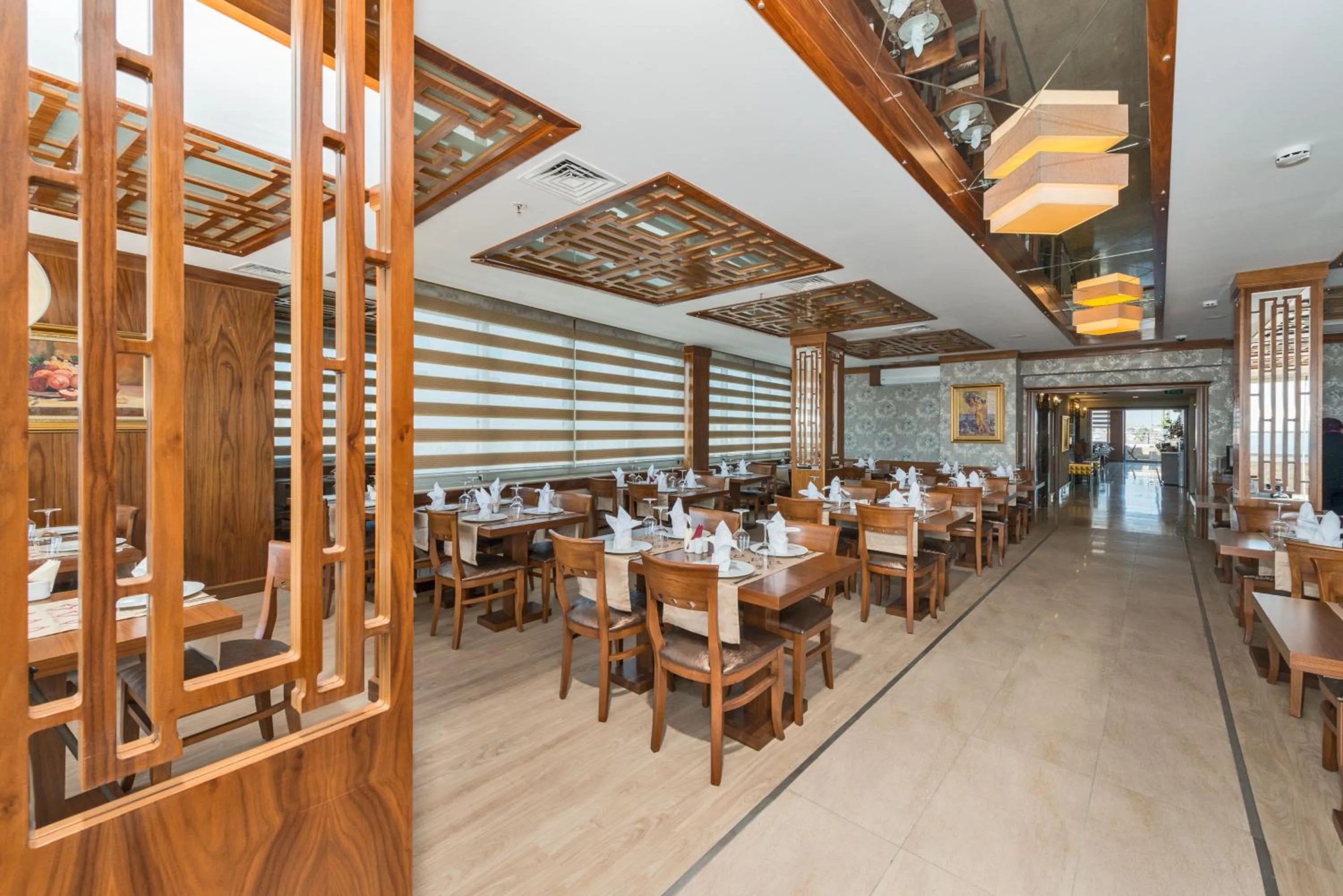 Restaurant/places to eat in Dab Hotel