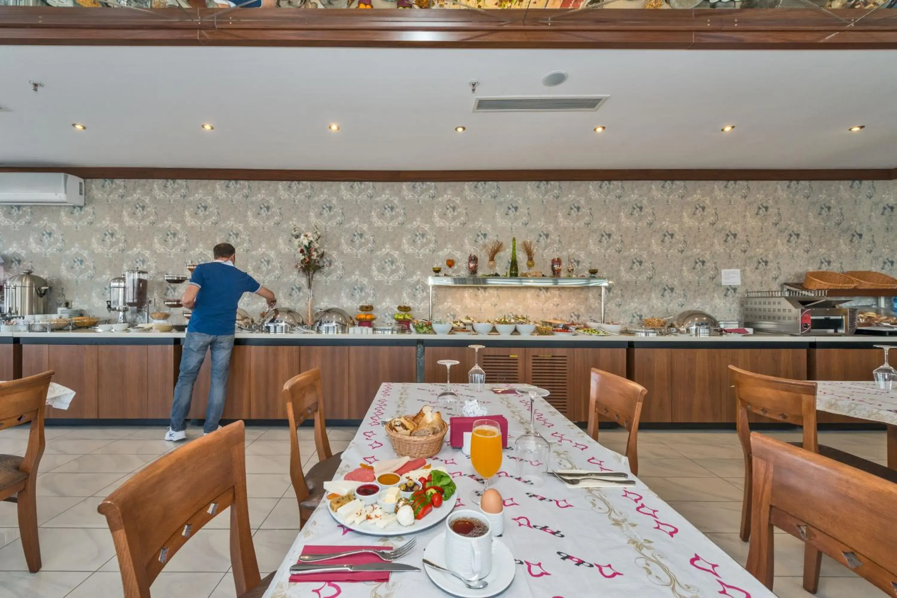 Restaurant/places to eat in Dab Hotel Restaurant/places to eat in Dab Hotel