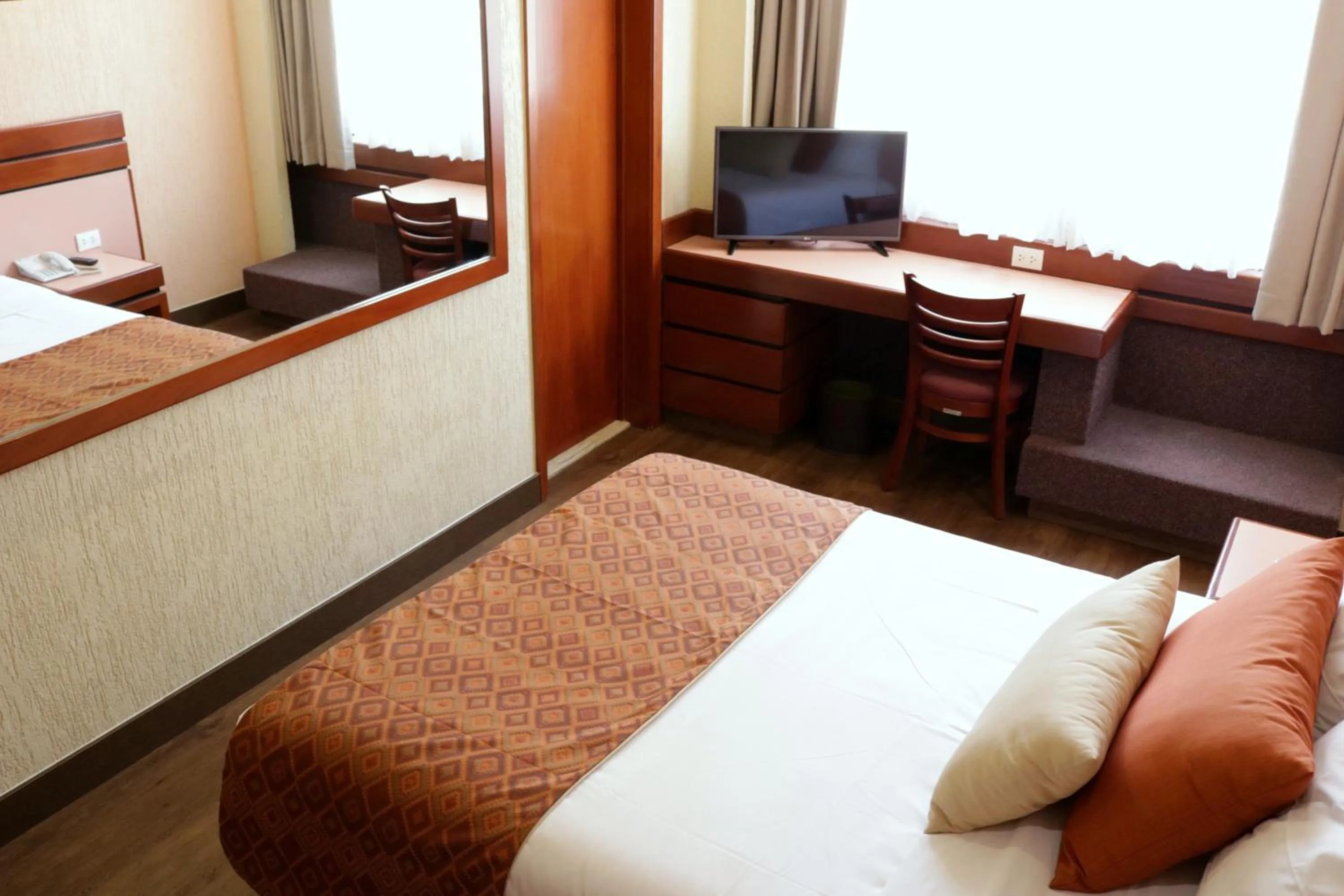 Photo of the whole room, Bed in Hotel Marlowe Centro Histórico