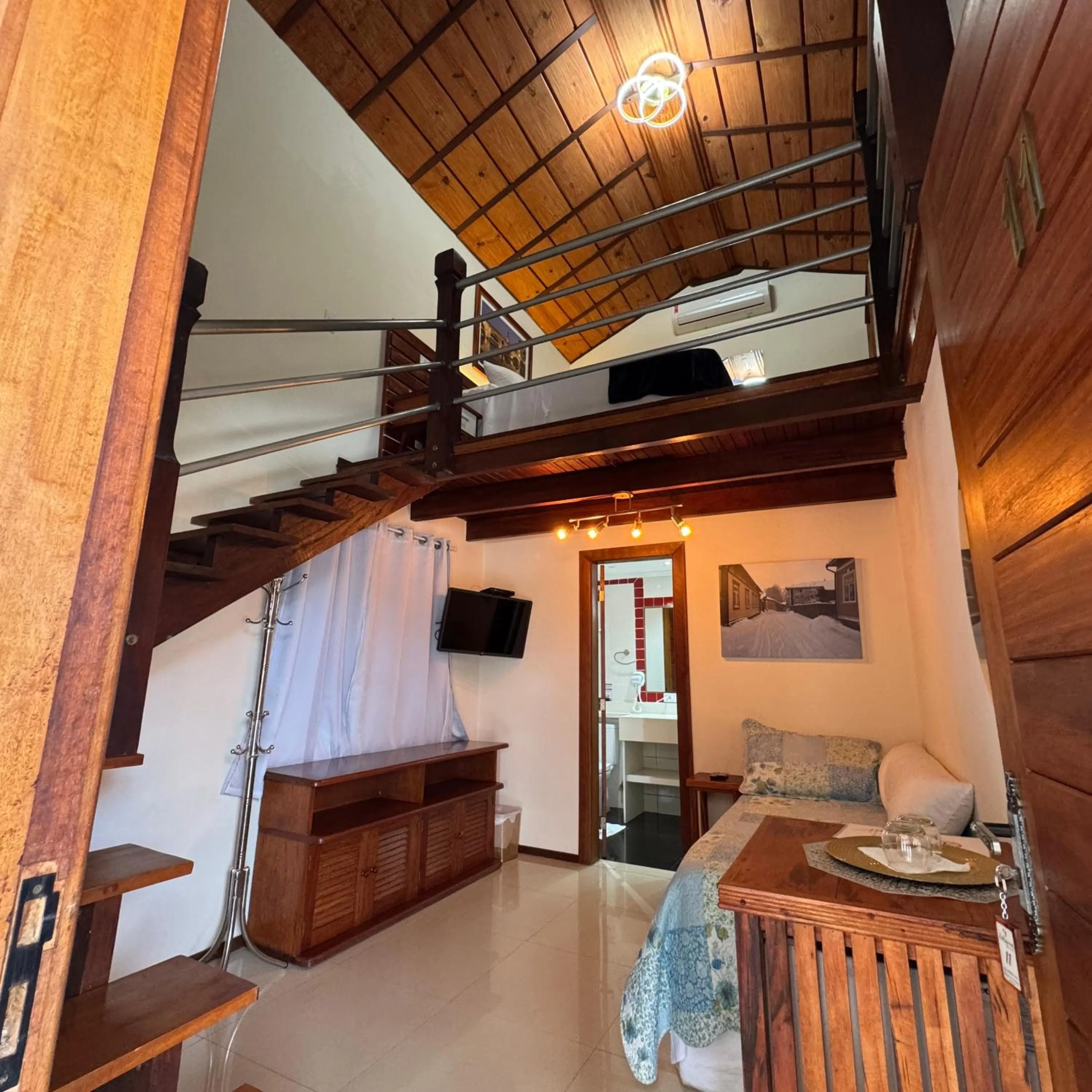 Duplex King Size com Escada in Pousada Antígona - con gerador -