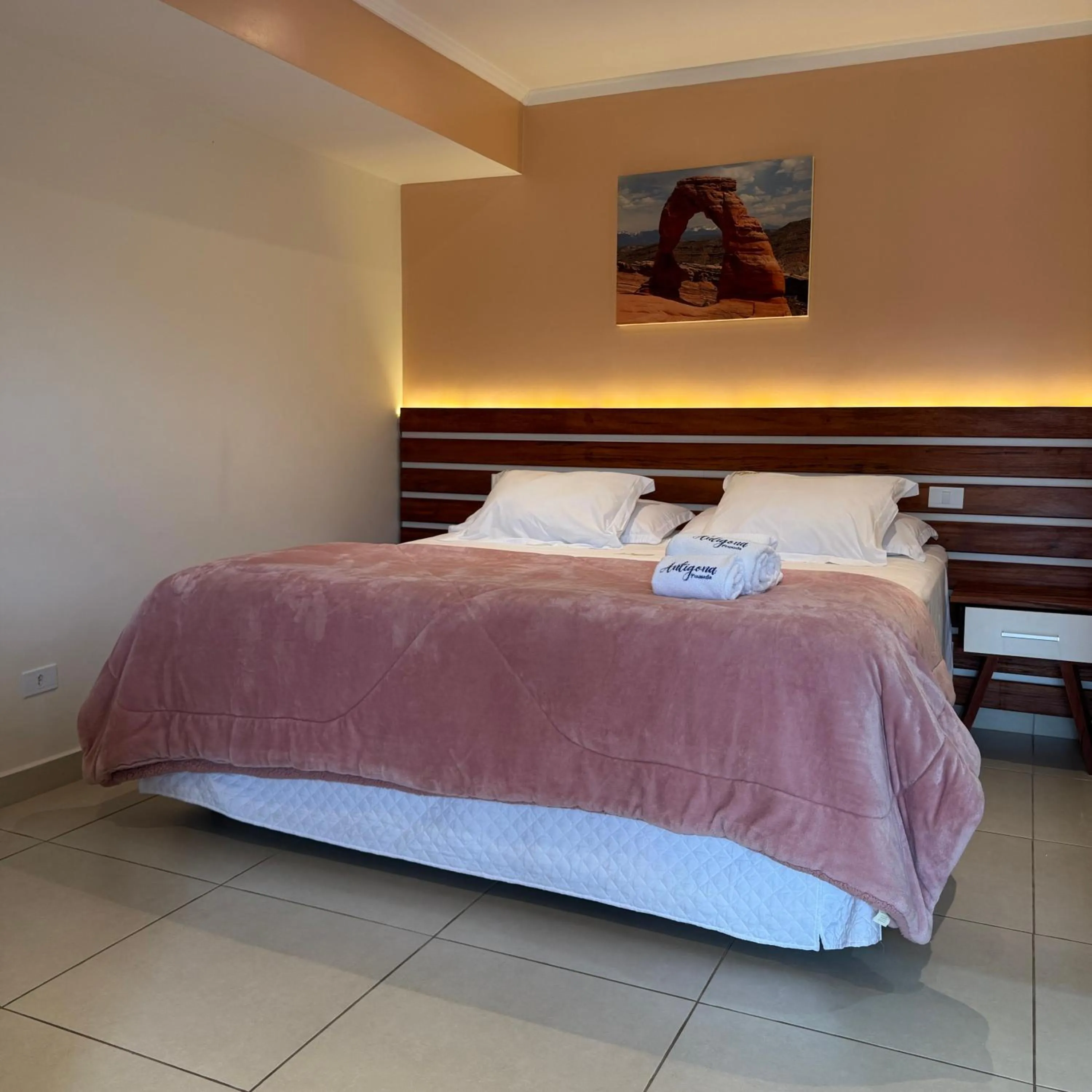 Standard Double Room with King Bed in Pousada Antígona - con gerador -