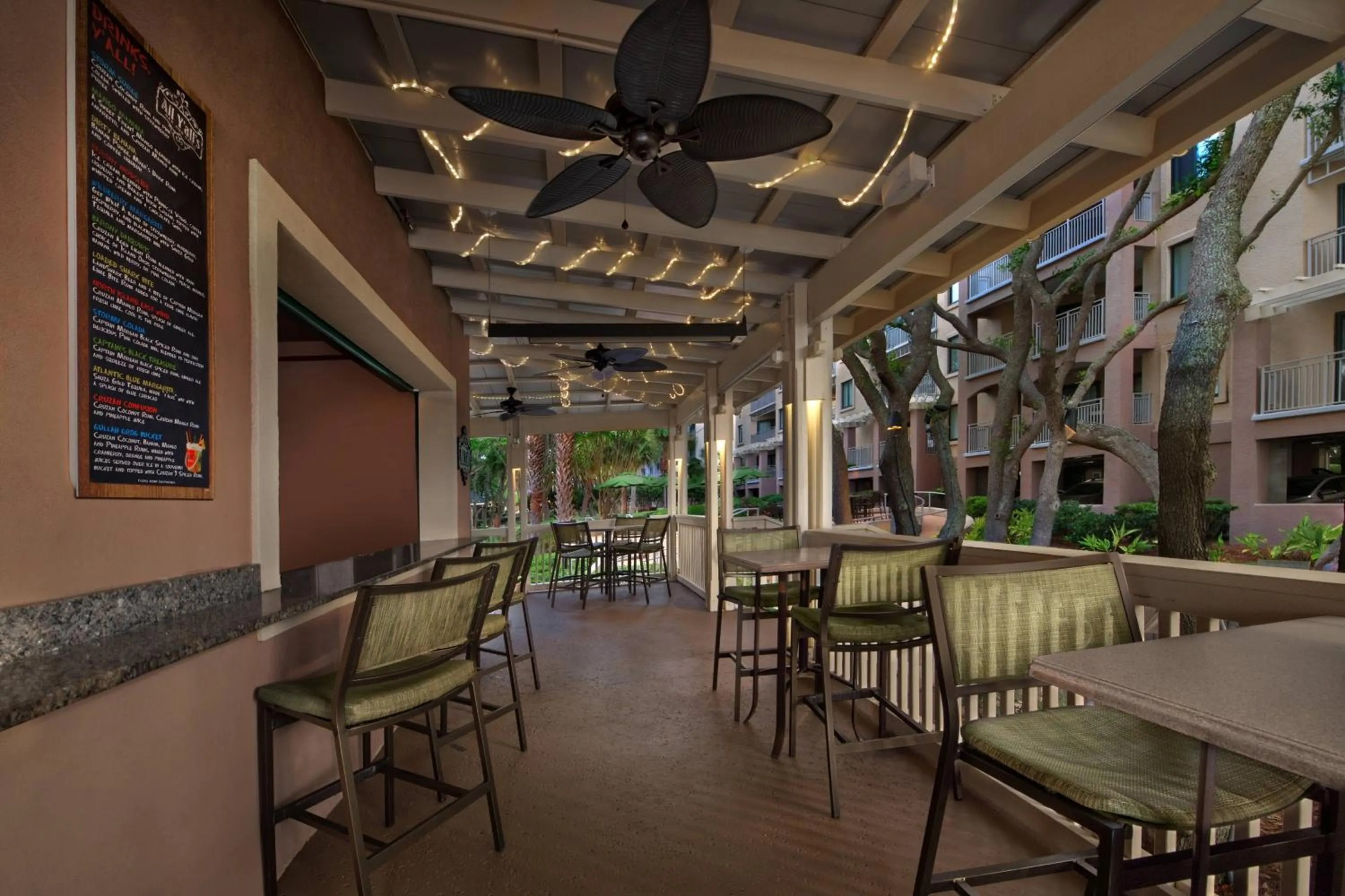 Lounge or bar in Marriott's Barony Beach Club